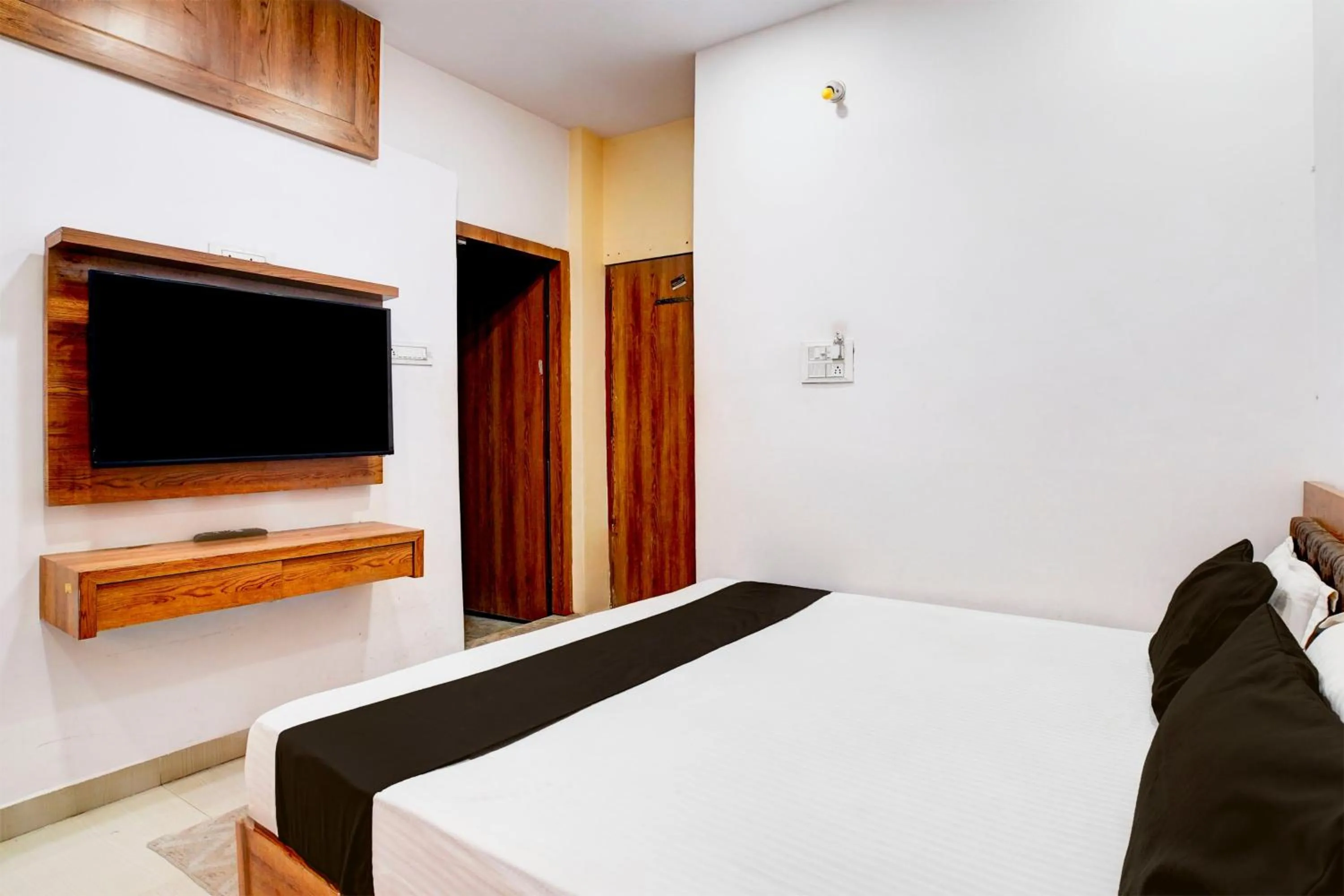 Bedroom, Bed in Hotel O Lake Link