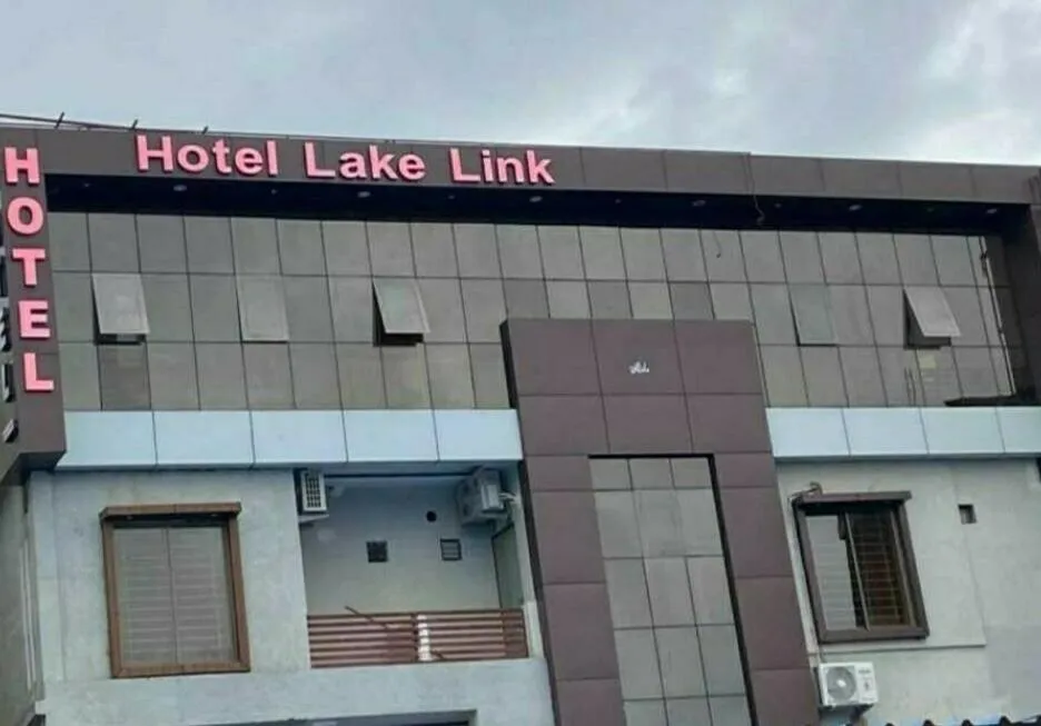 Property building in Hotel O Lake Link
