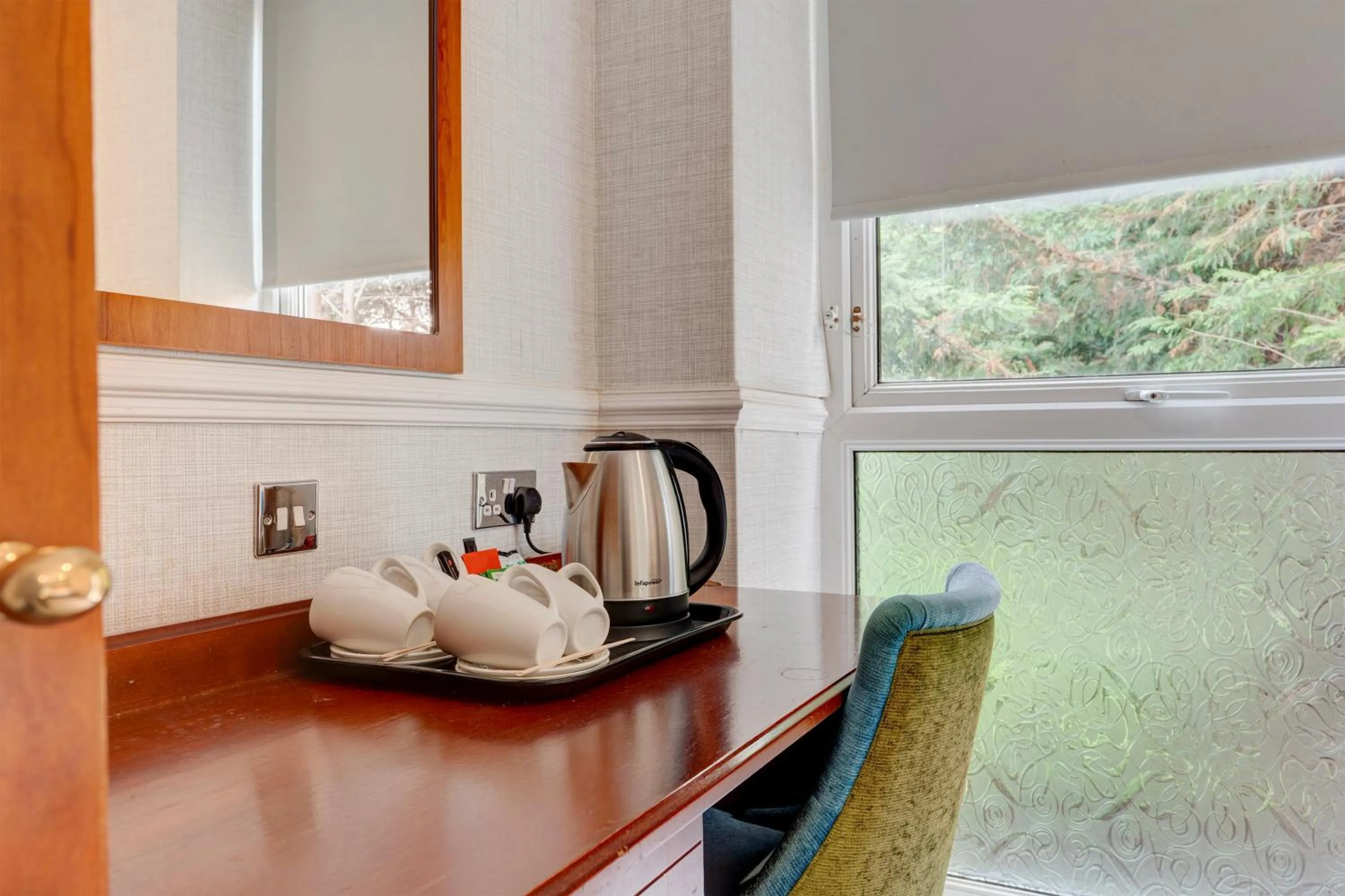 Coffee/tea facilities in Liverpool Aigburth Hotel By Belvilla