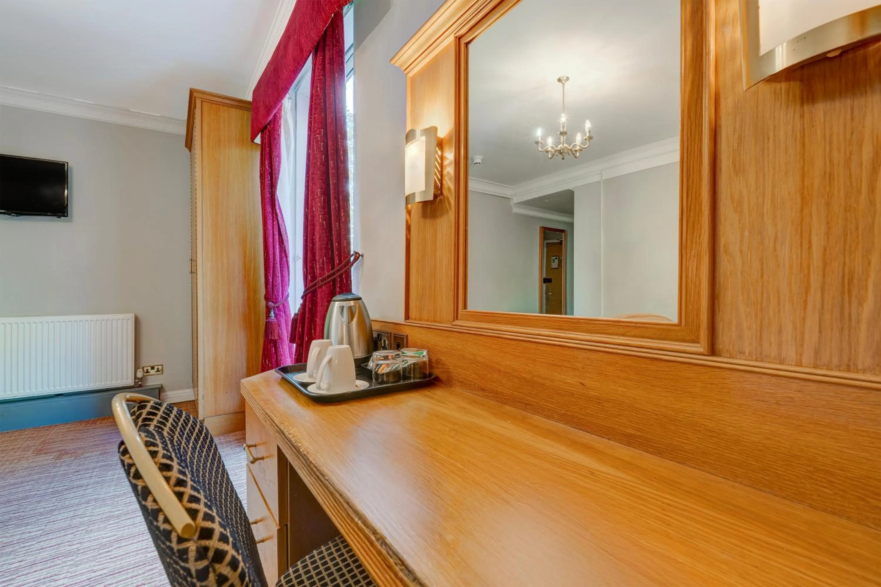 TV and multimedia in Liverpool Aigburth Hotel By Belvilla