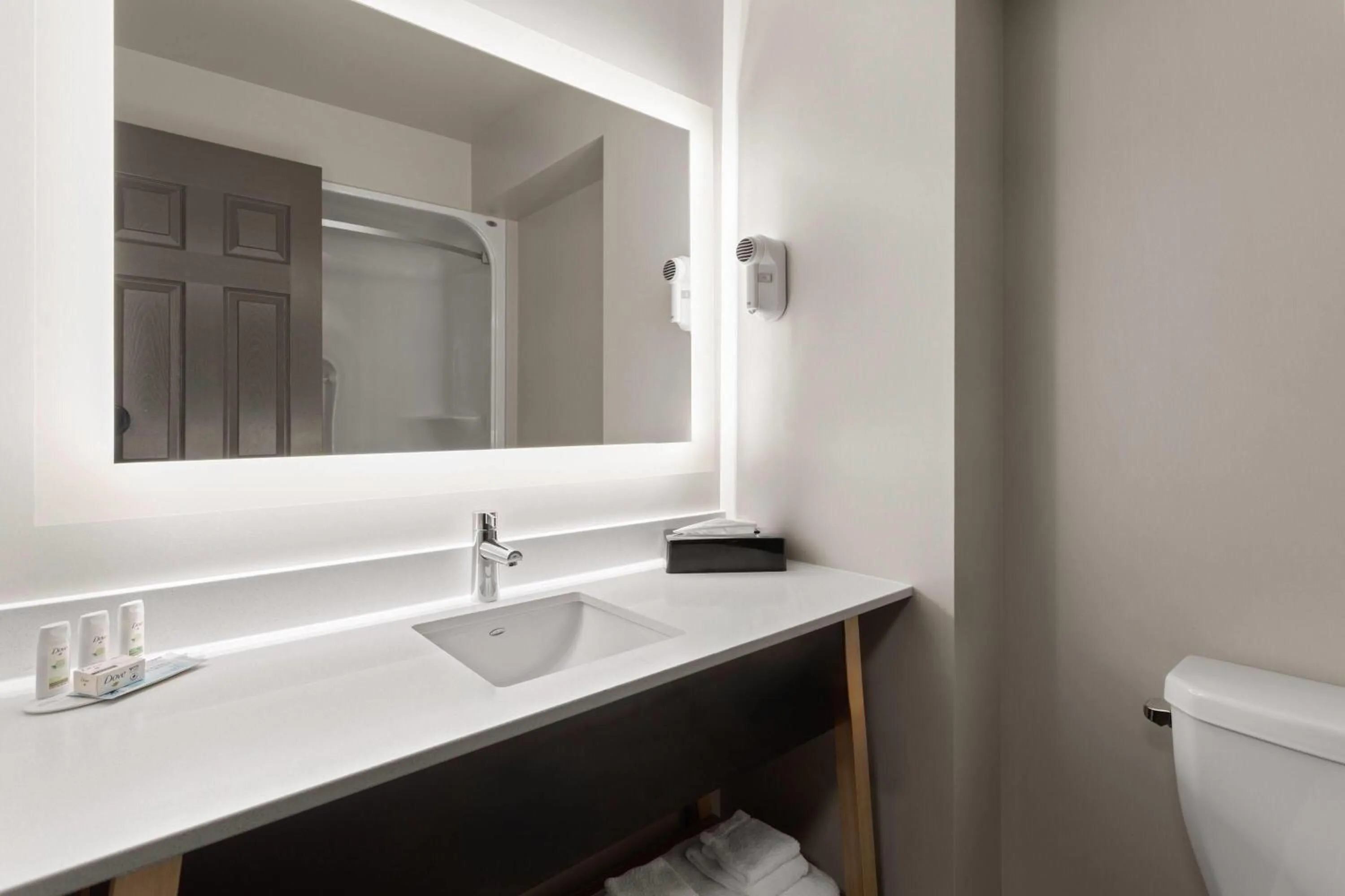 Bathroom in Super 8 by Wyndham Sault Ste Marie On