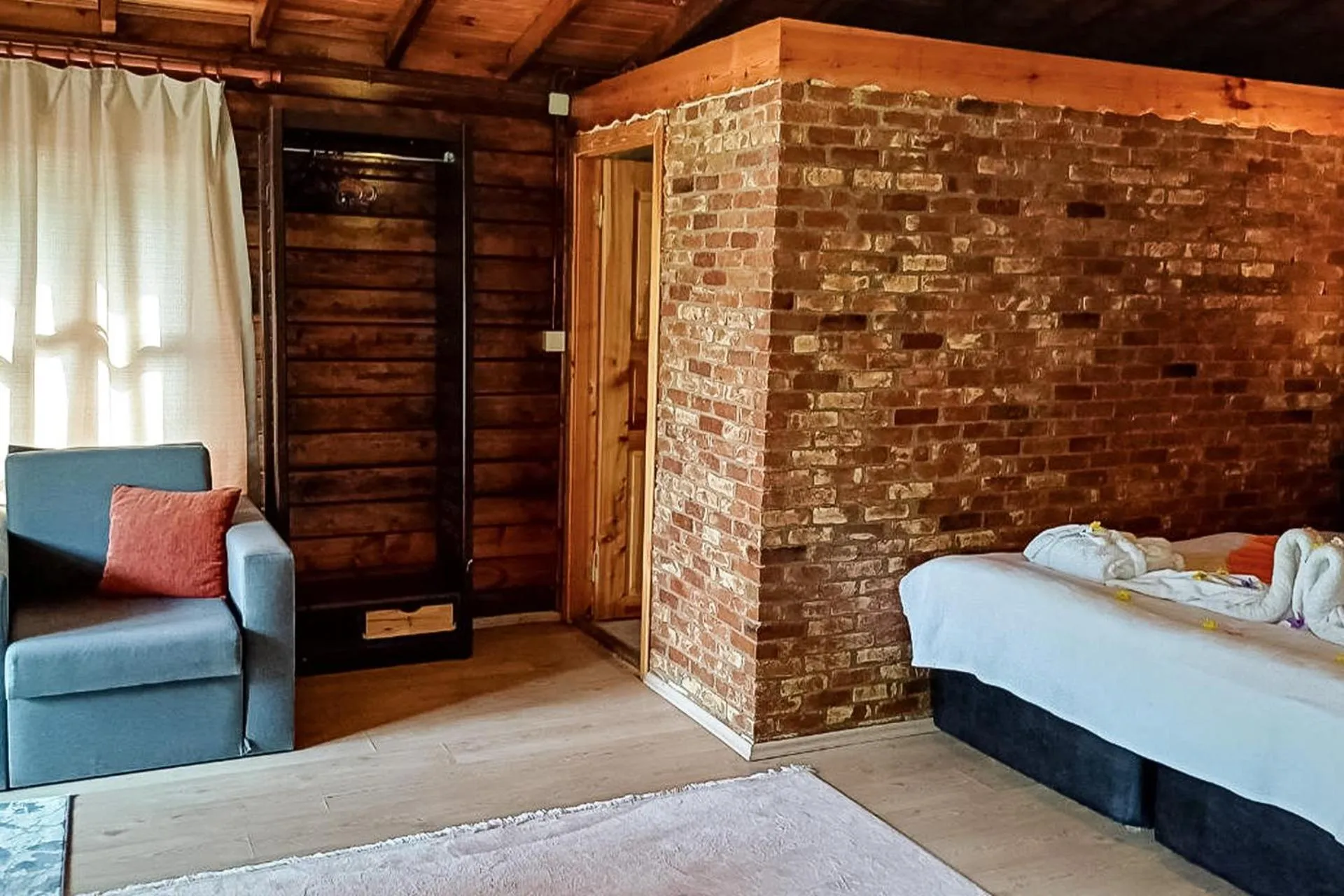 Bed in Angels Garden Hotel