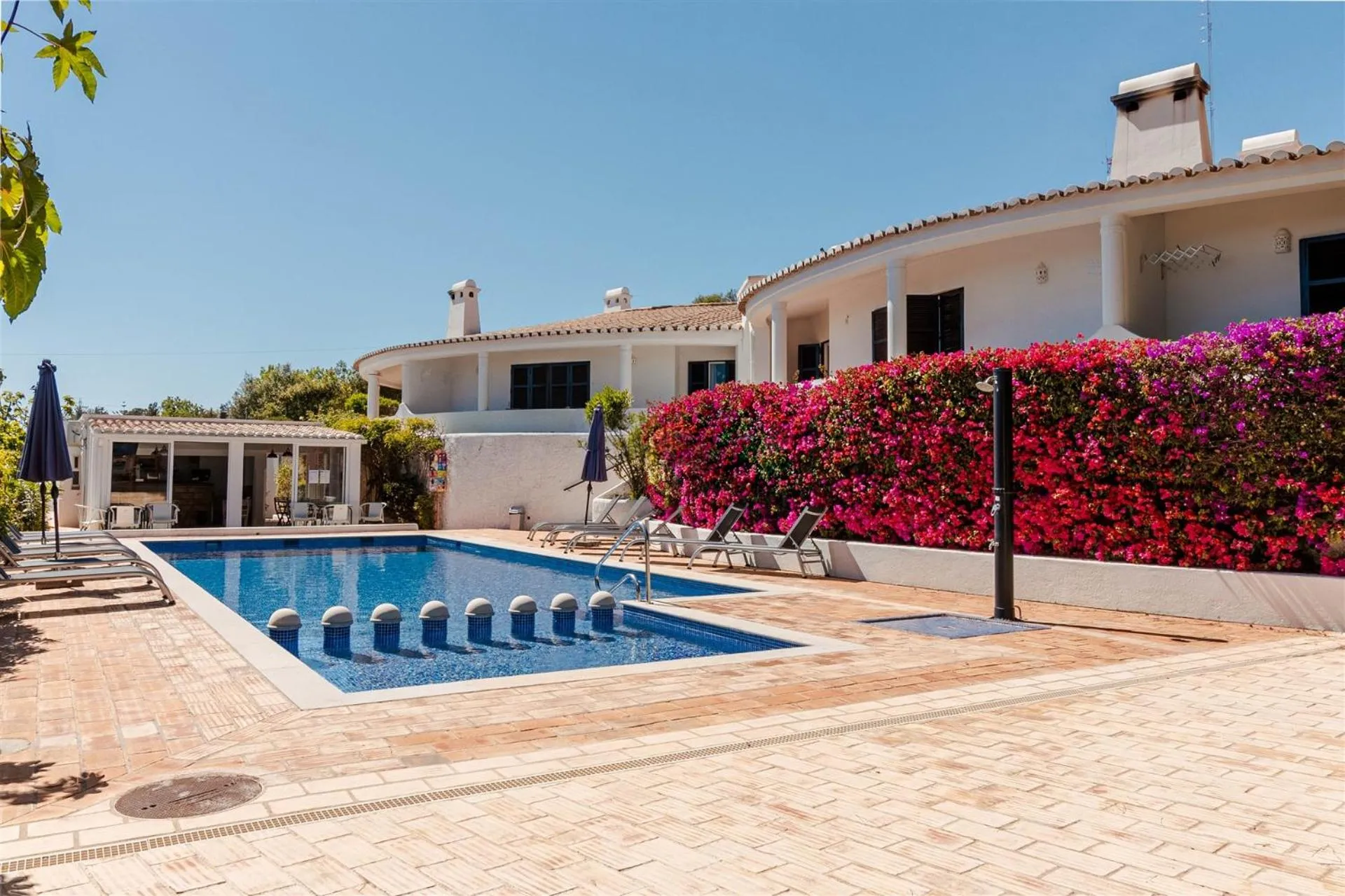 Swimming pool in Lagos Appartement Resort