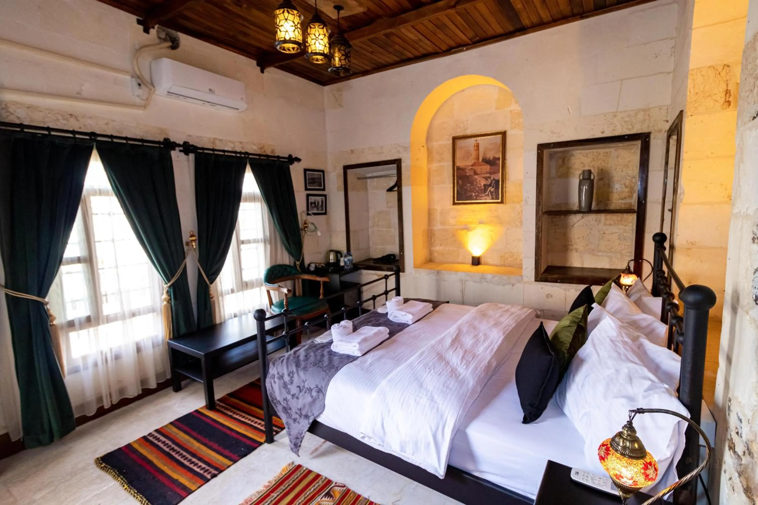 Bedroom, Bed in Nomad inn