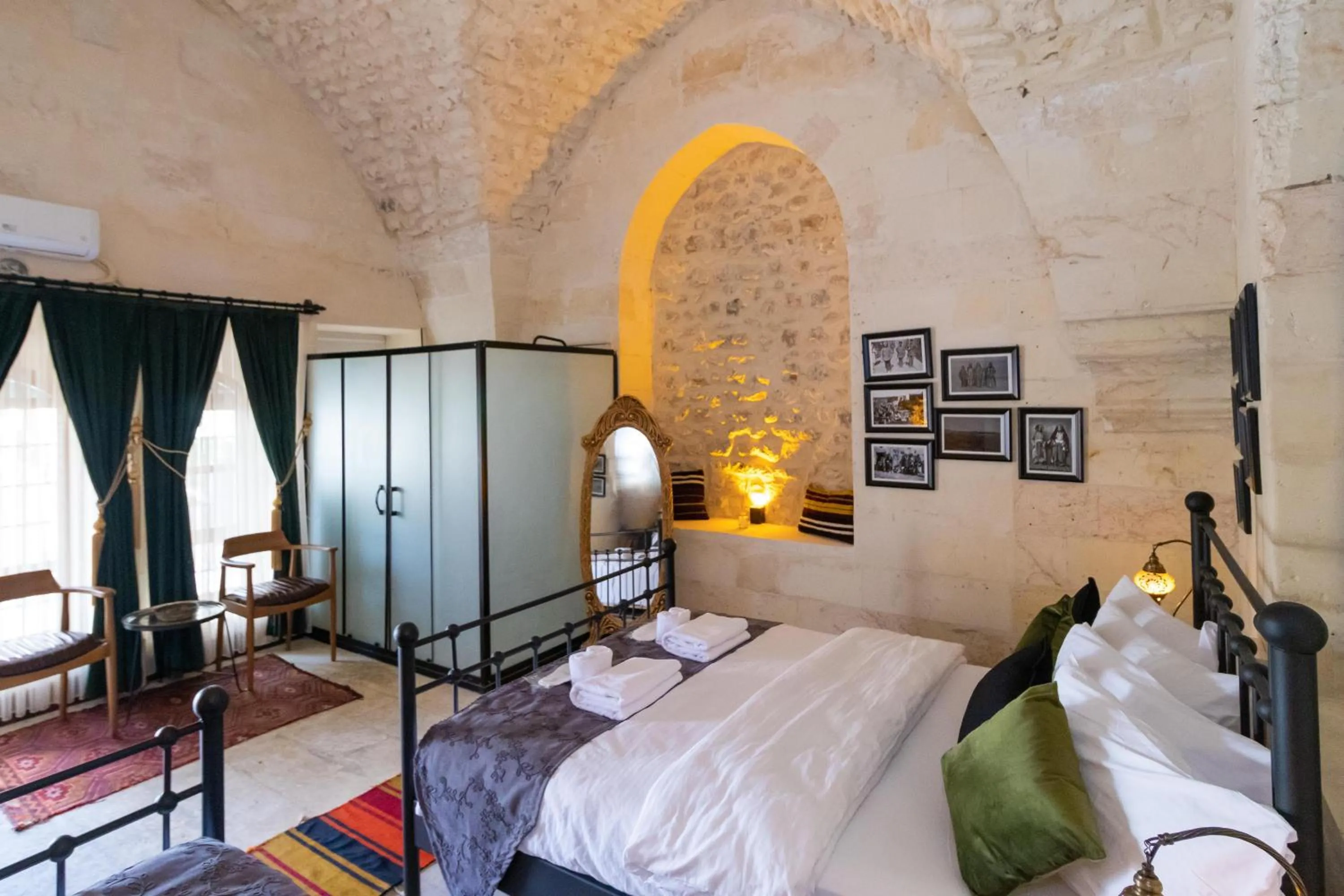 Bedroom, Bed in Nomad inn