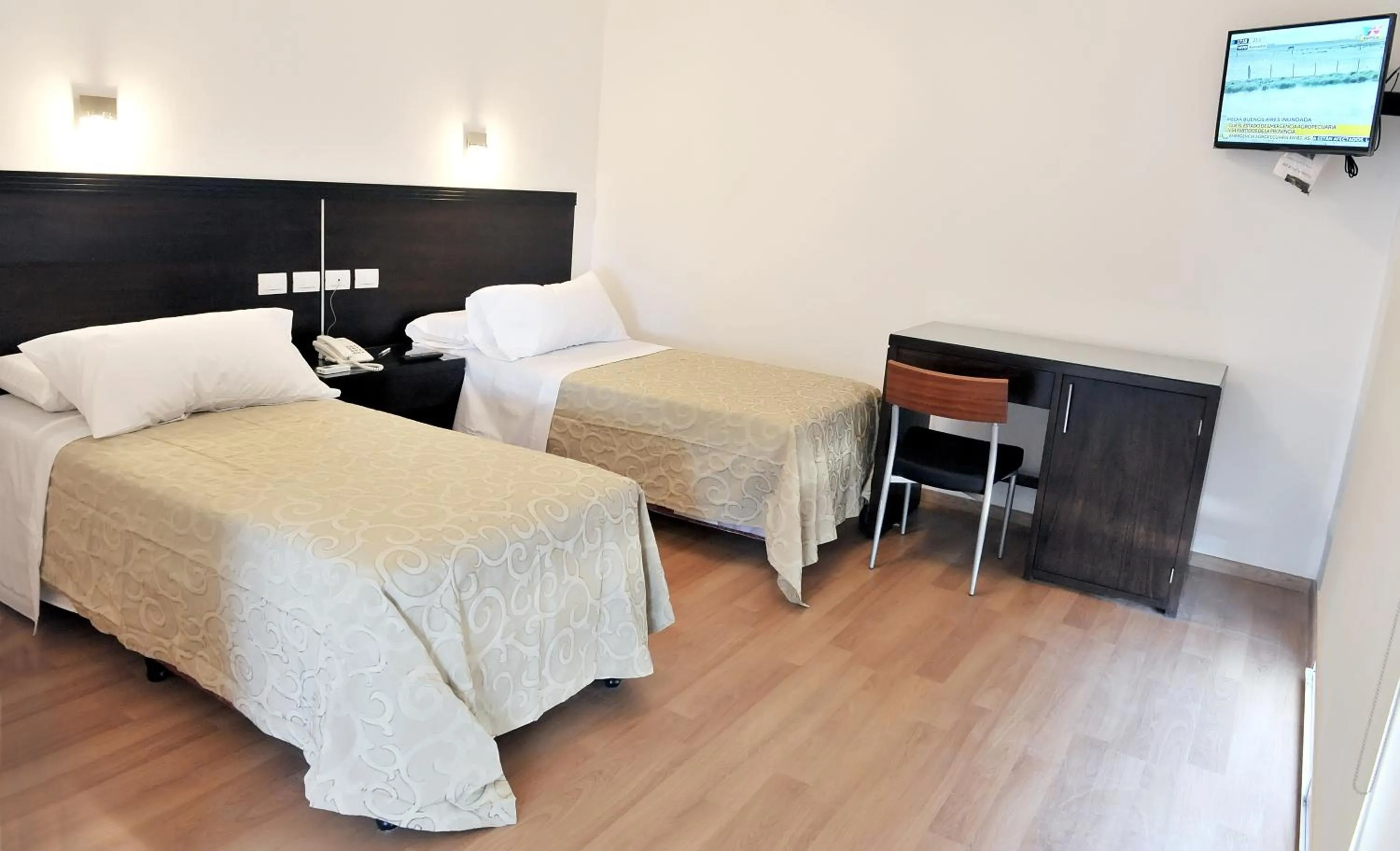 Seating area, Bed in Luxor Hotel & Spa