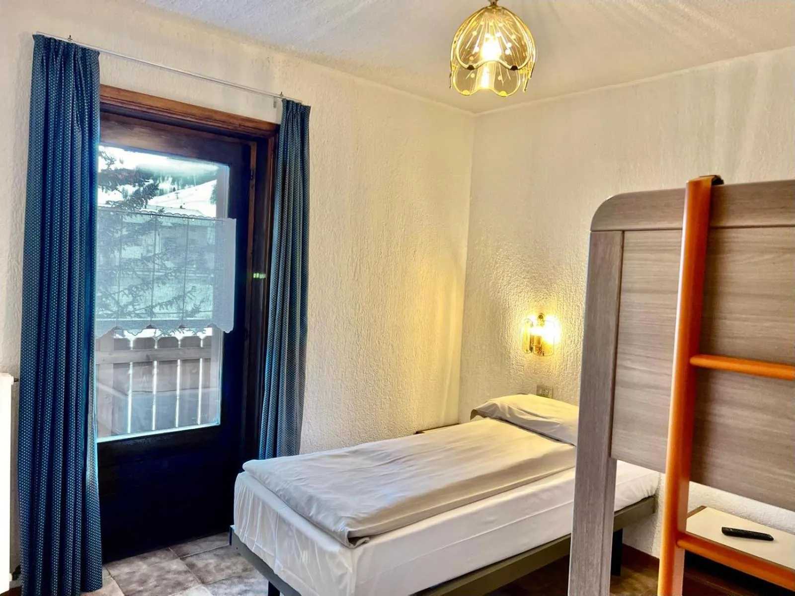 Bed in Residence Adele