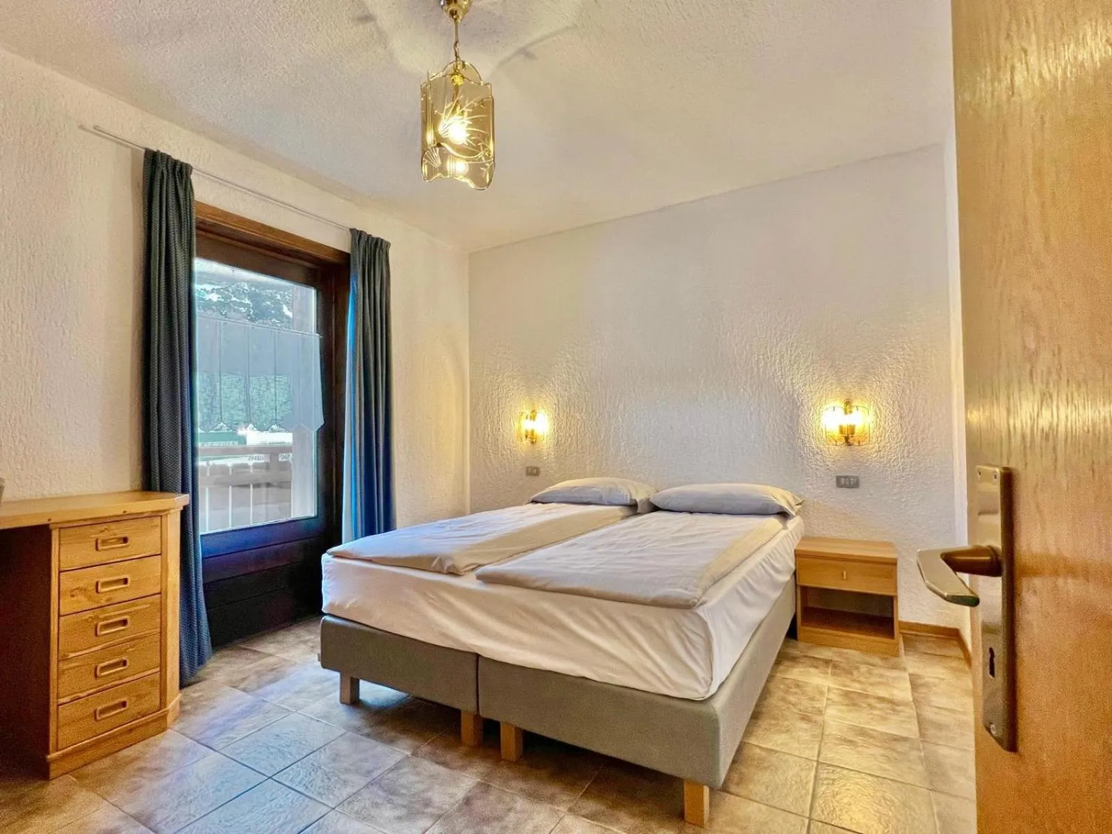 Bed in Residence Adele