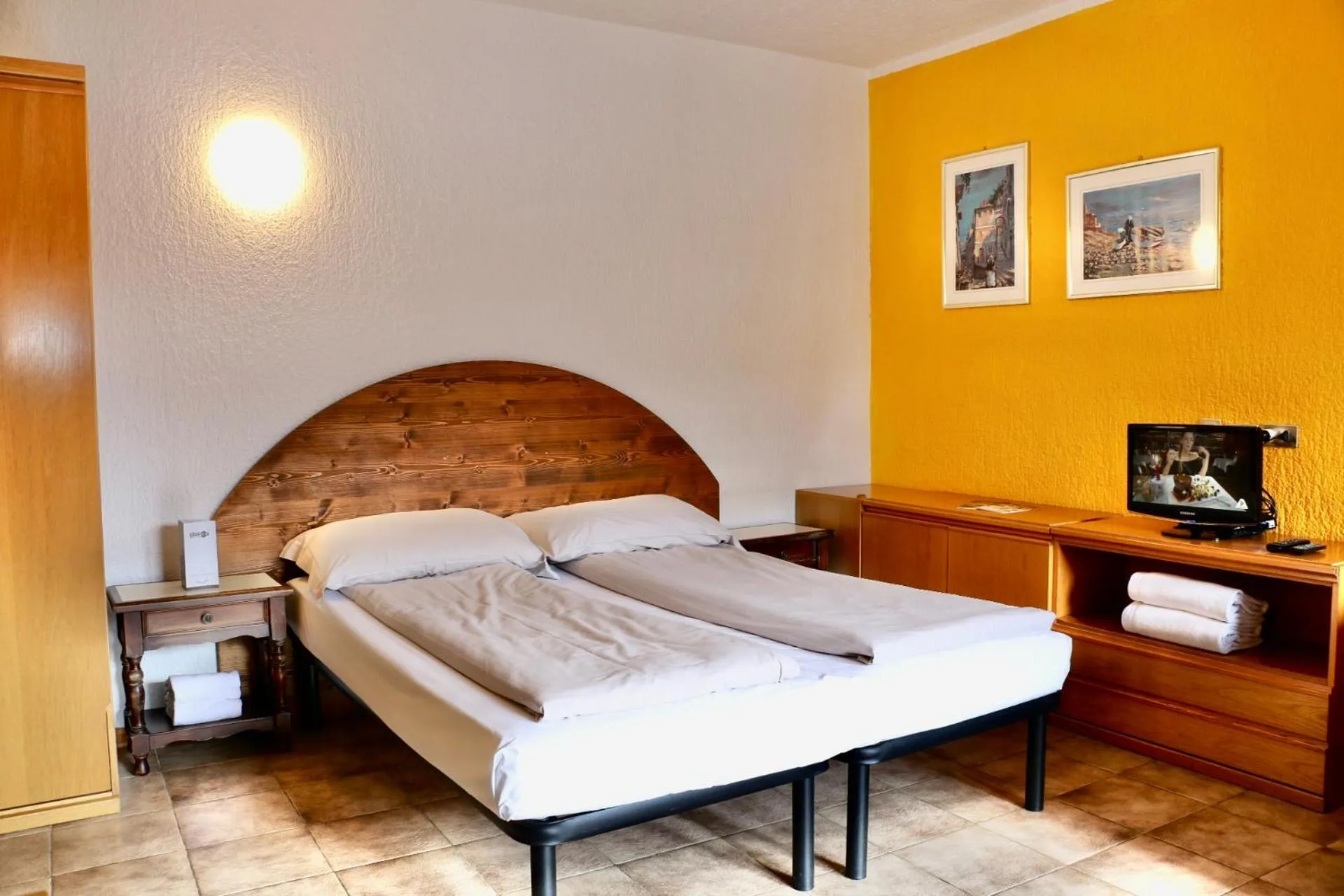 Bed in Residence Adele