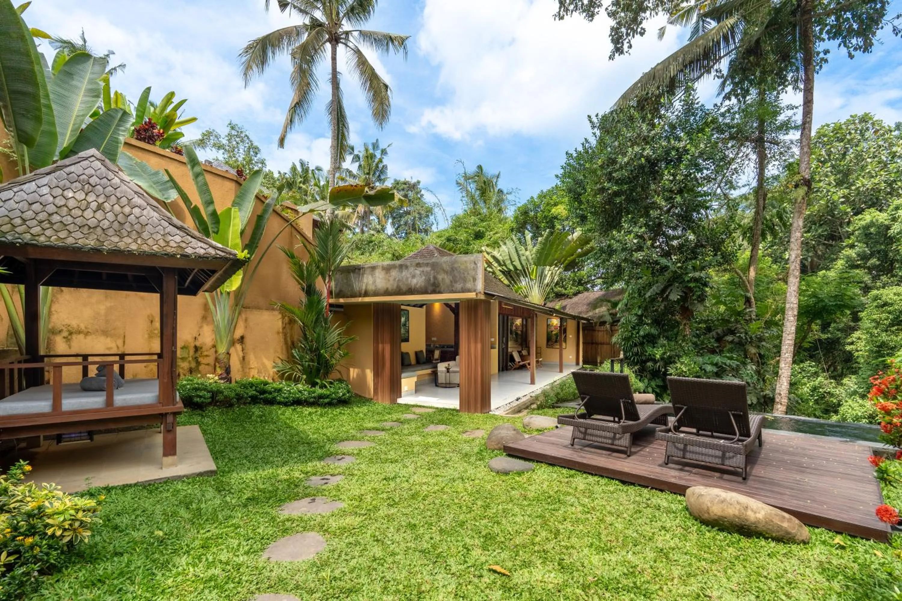 Property building in Samkhya Villas - Free 1x Floating Breakfast or Minibar