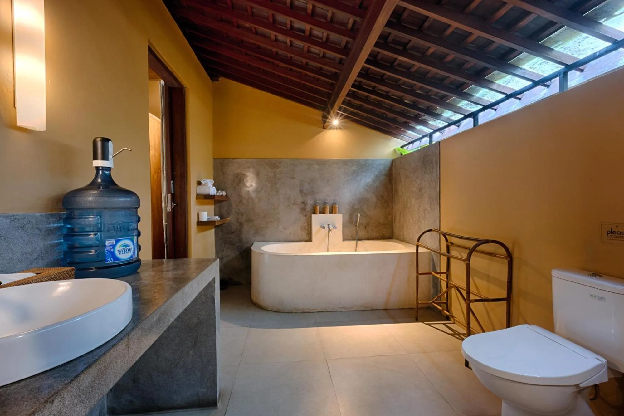 Bathroom in Samkhya Villas - Free 1x Floating Breakfast or Minibar