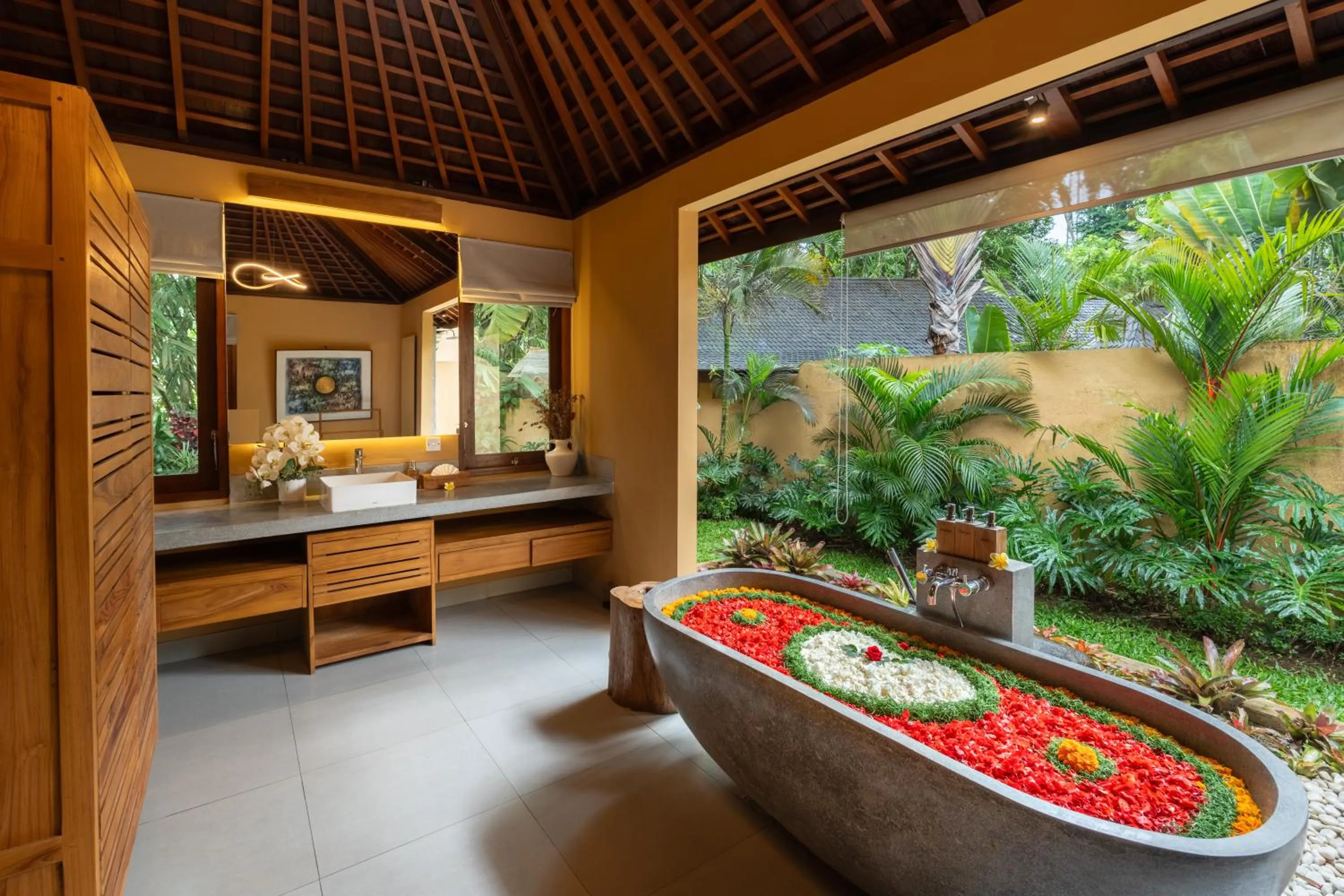 Bathroom in Samkhya Villas - Free 1x Floating Breakfast or Minibar