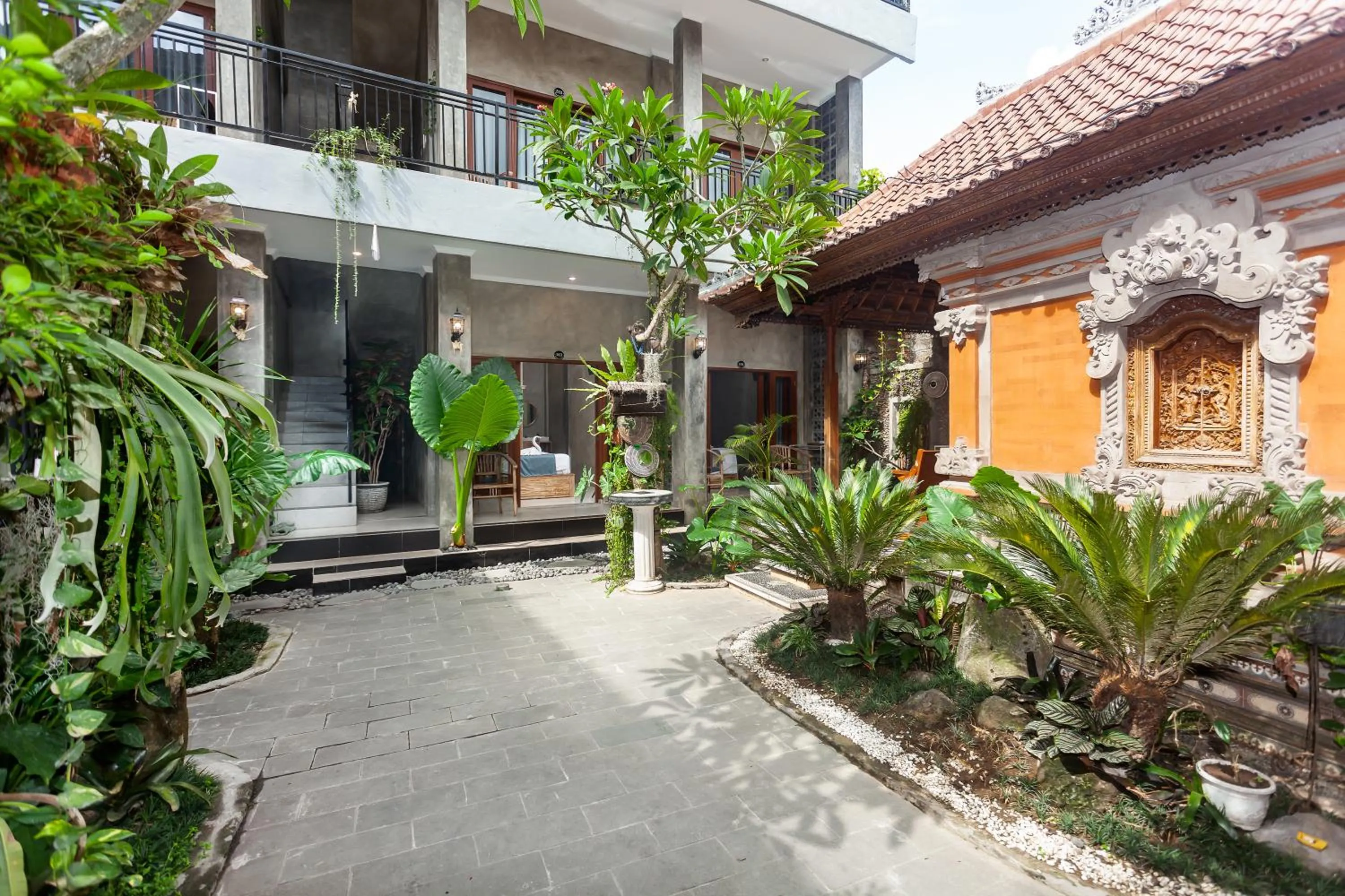 Property building in Rumah Weda