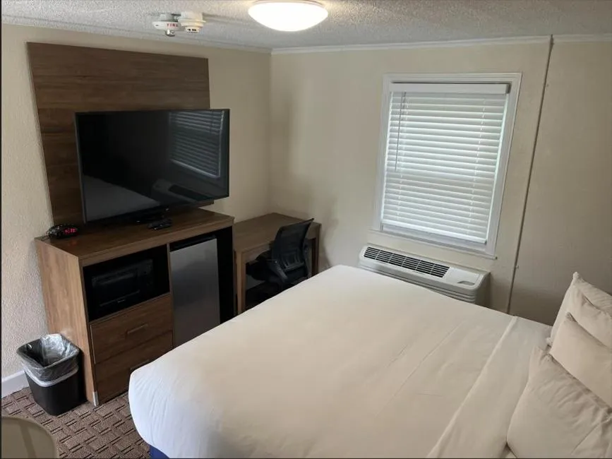 Bed in River Valley Inn