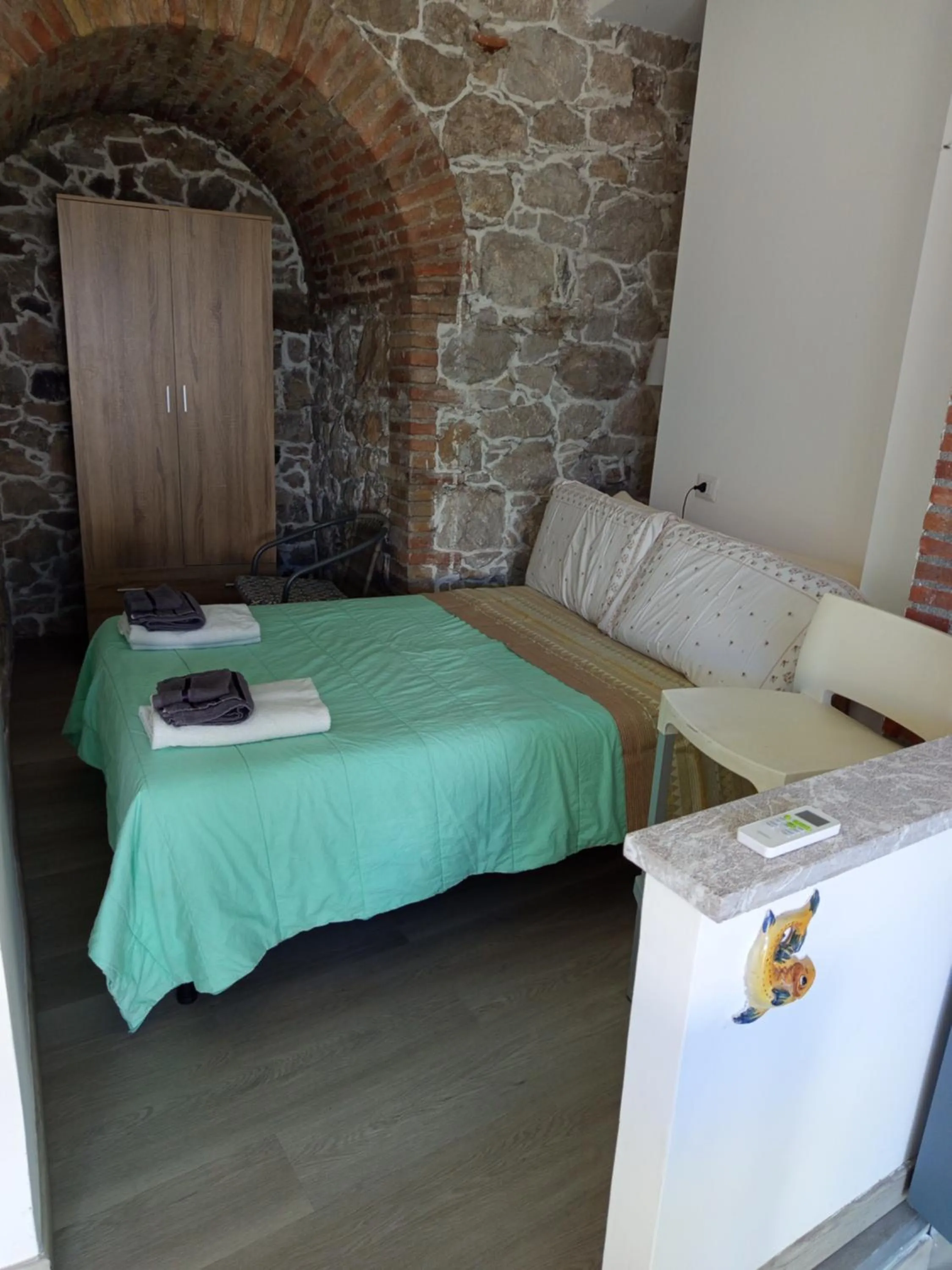 Bedroom, Bed in ToviMar Apartments