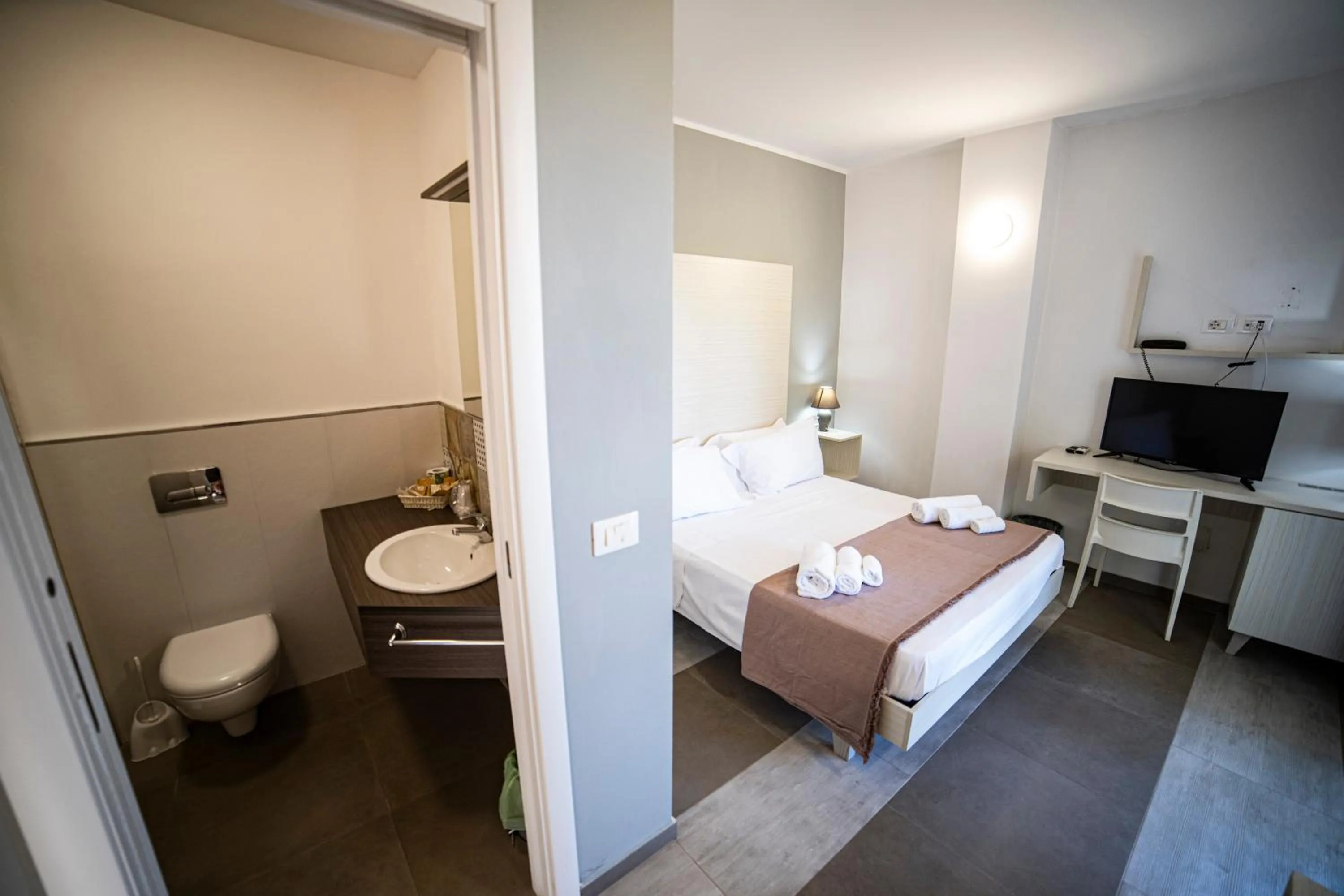 Bathroom, Bed in UNICO Cannamele Escape Tropea by Life Resorts