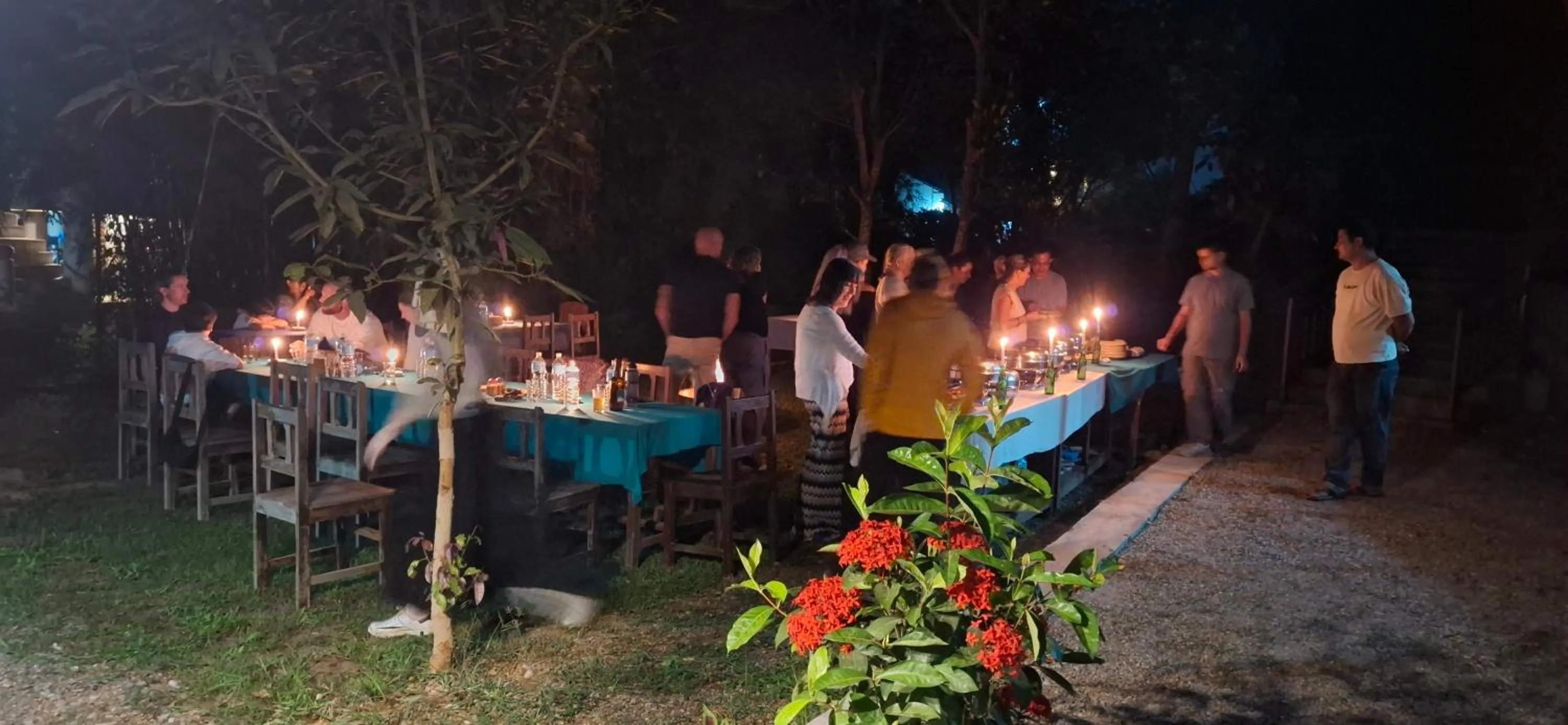 Restaurant/places to eat in River View Jungle Camp