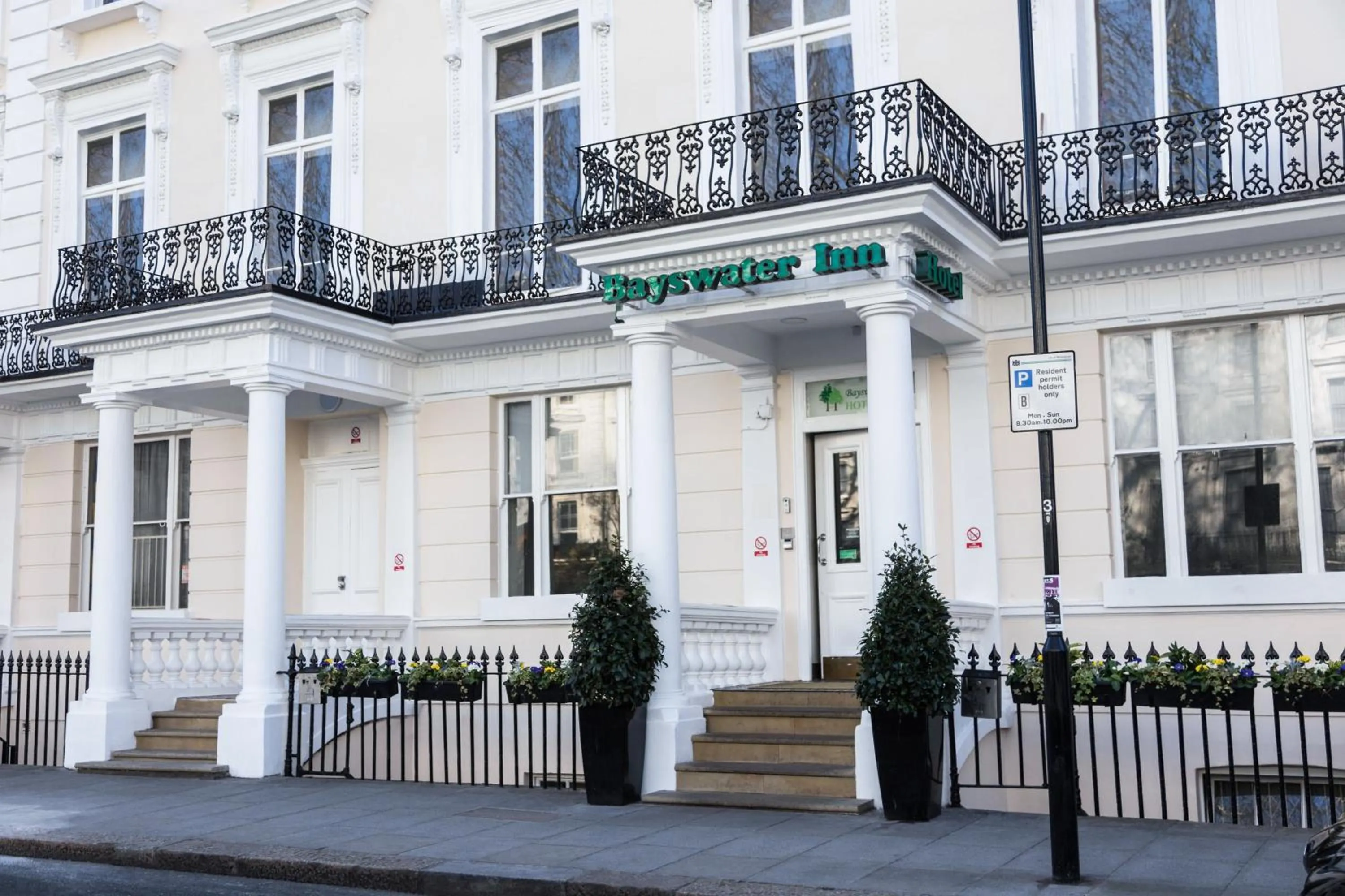 Property building in Park Avenue Bayswater Inn Hyde Park