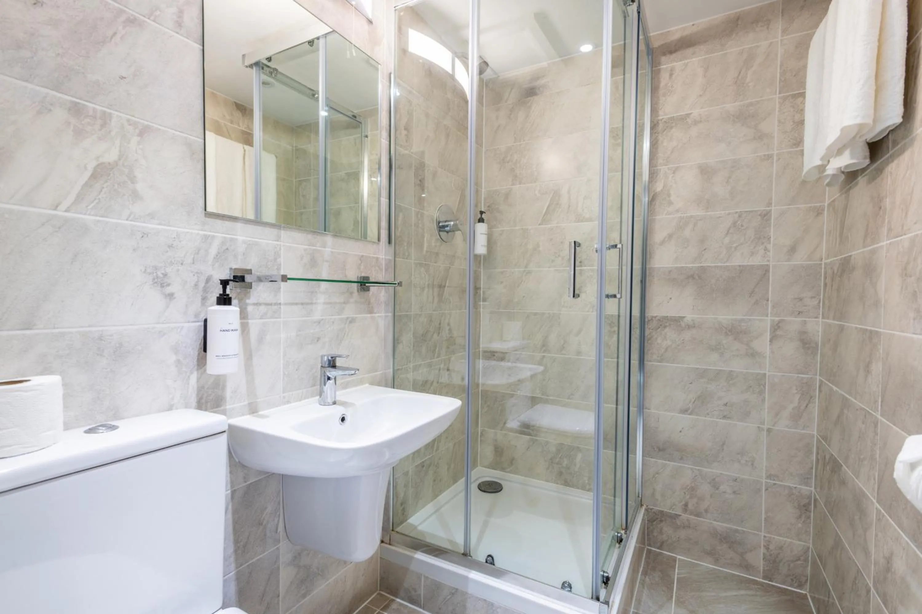 Bathroom in Park Avenue Bayswater Inn Hyde Park