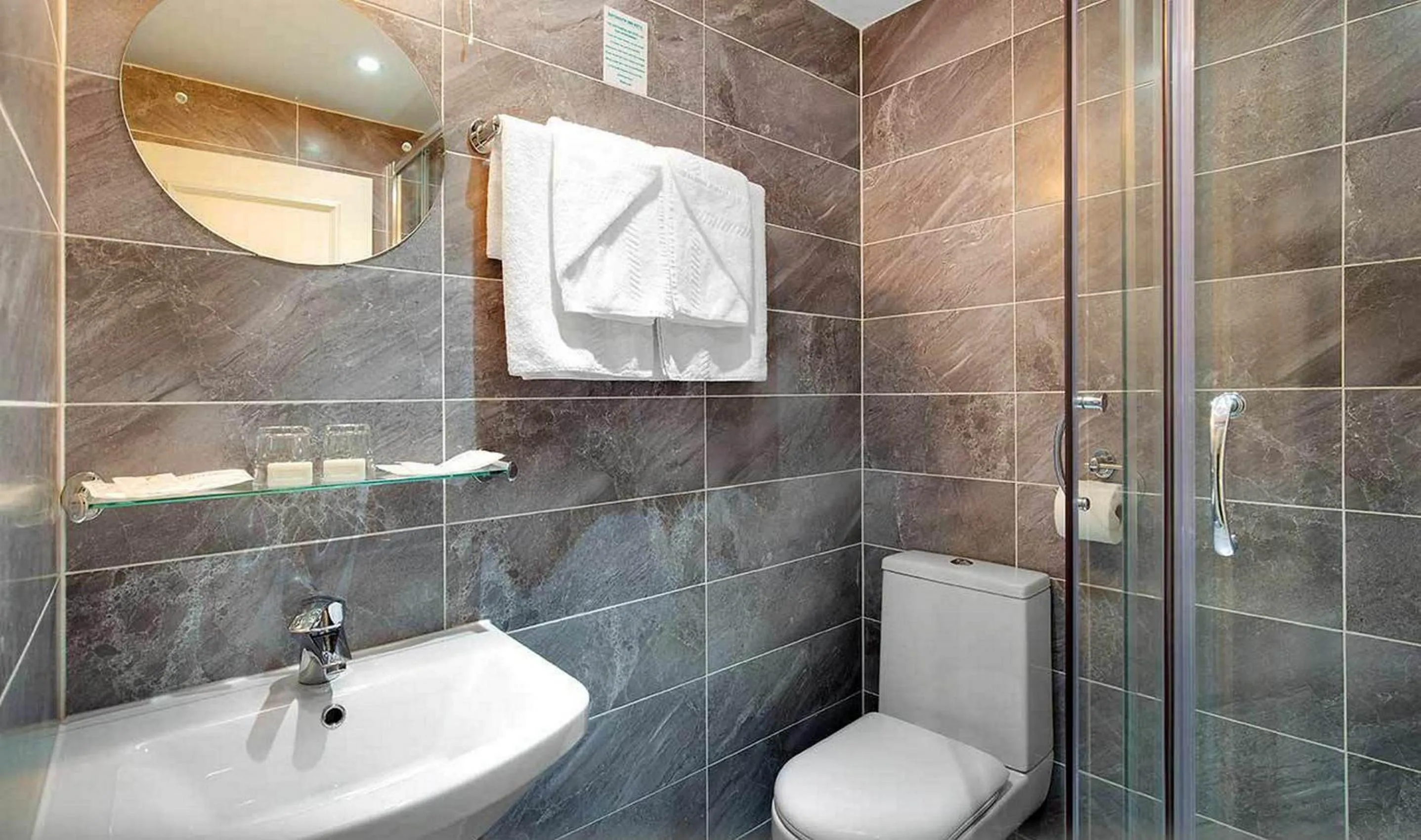 Toilet in Park Avenue Bayswater Inn Hyde Park