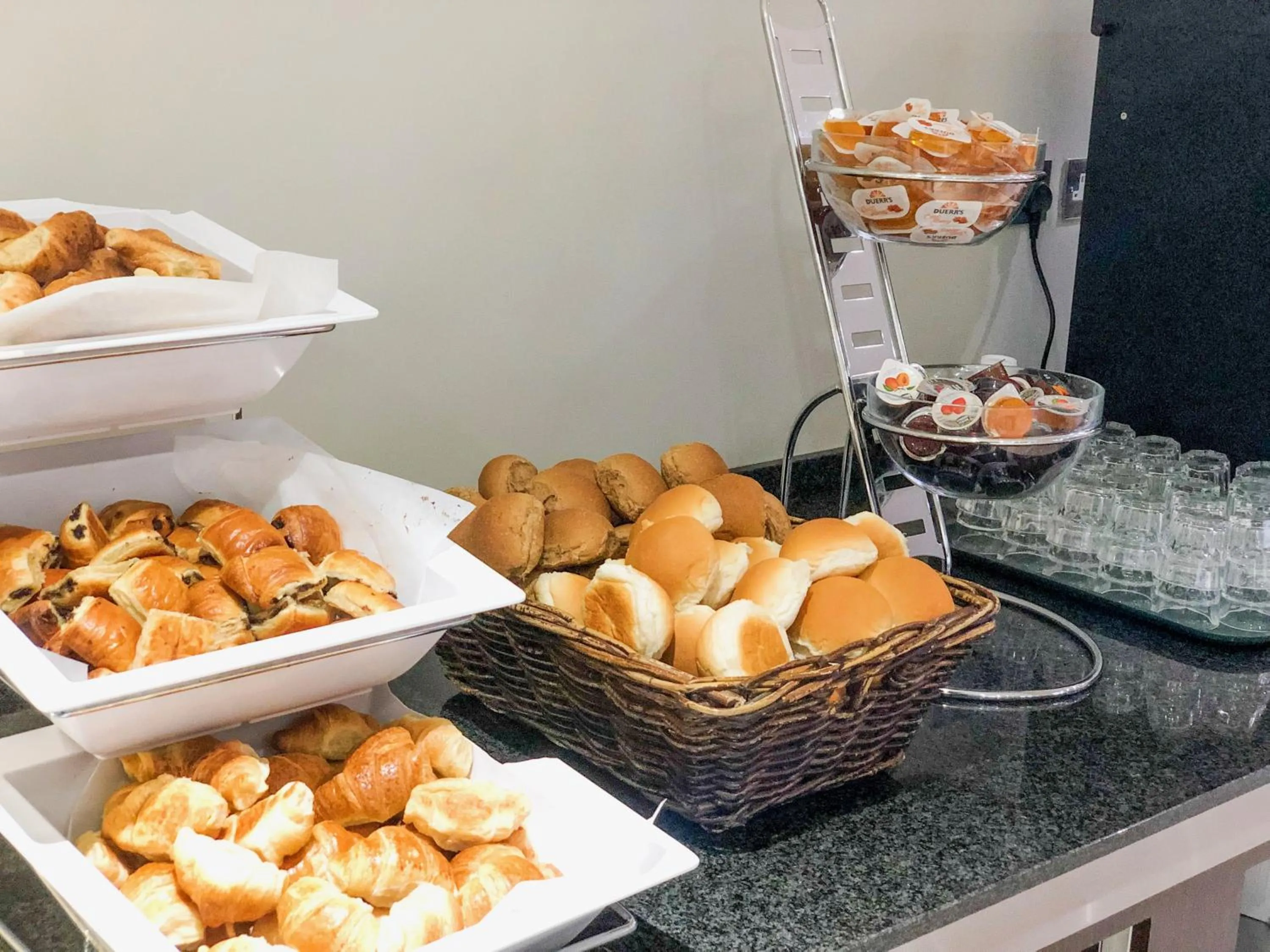 Breakfast in Park Avenue Bayswater Inn Hyde Park