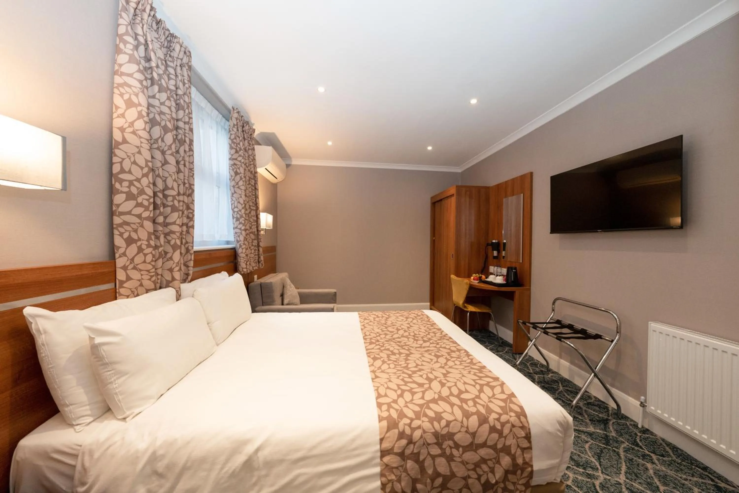 Bedroom, Bed in Park Avenue Bayswater Inn Hyde Park