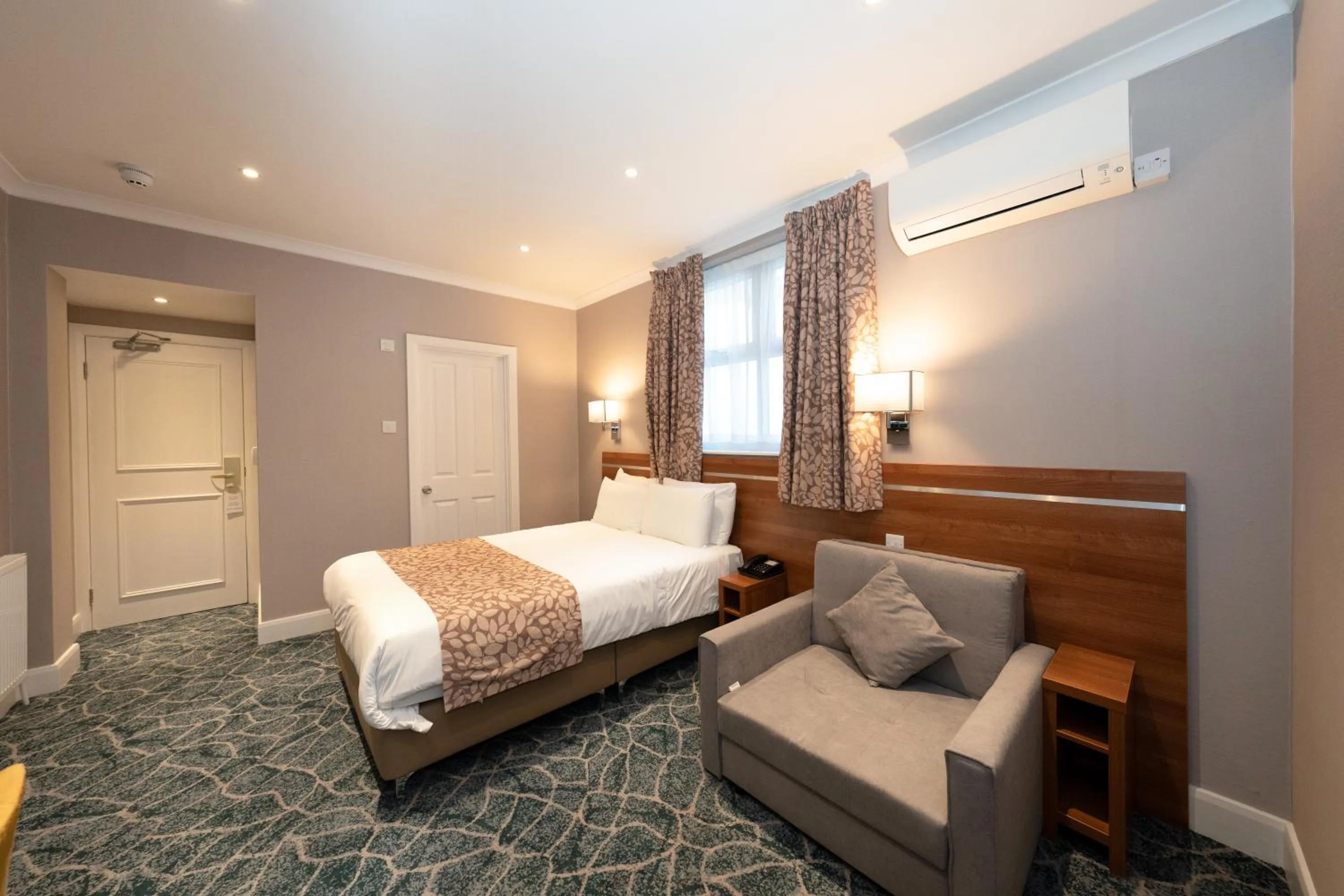 Bedroom, Bed in Park Avenue Bayswater Inn Hyde Park