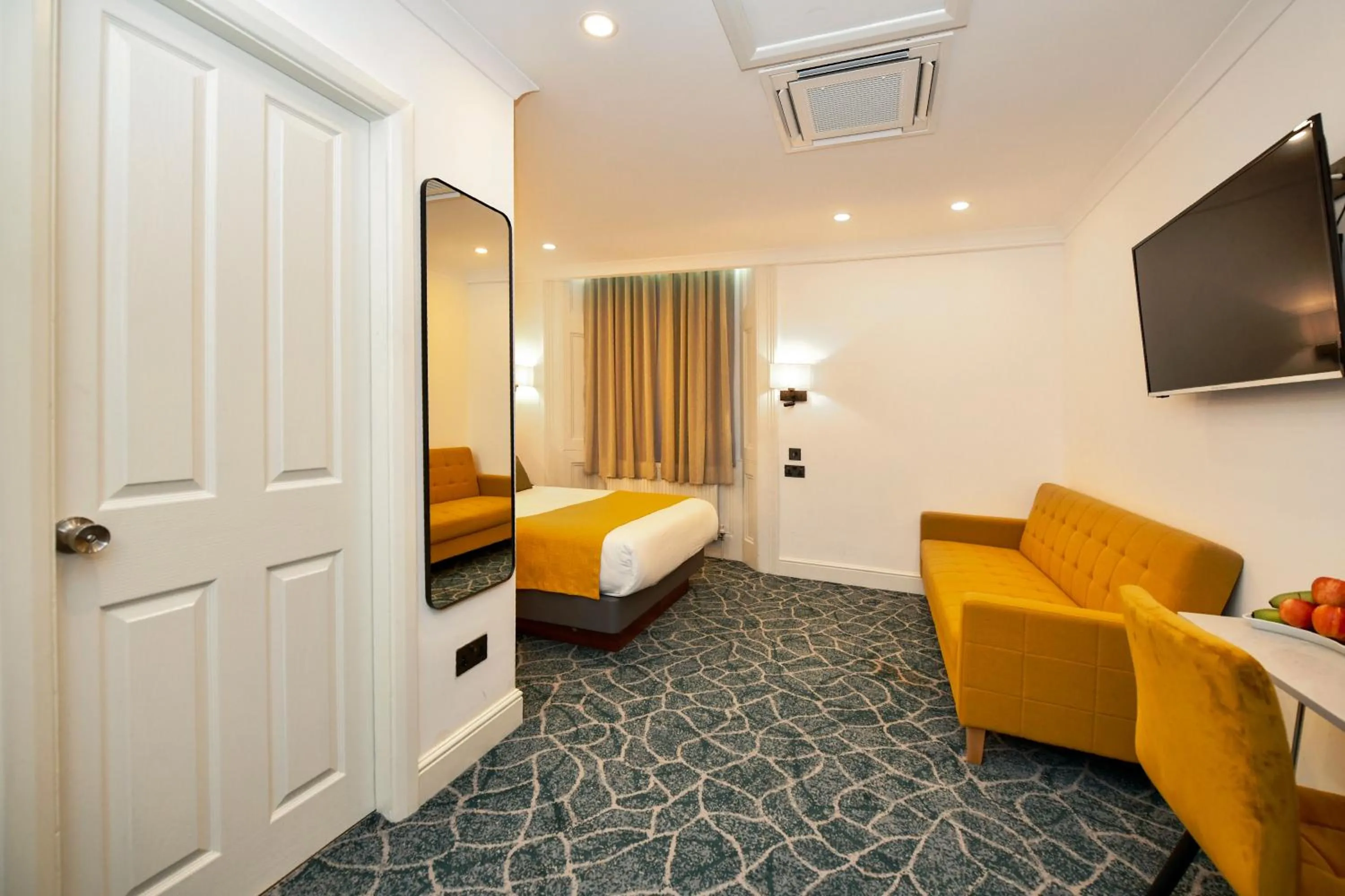 Bedroom, Bed in Park Avenue Bayswater Inn Hyde Park