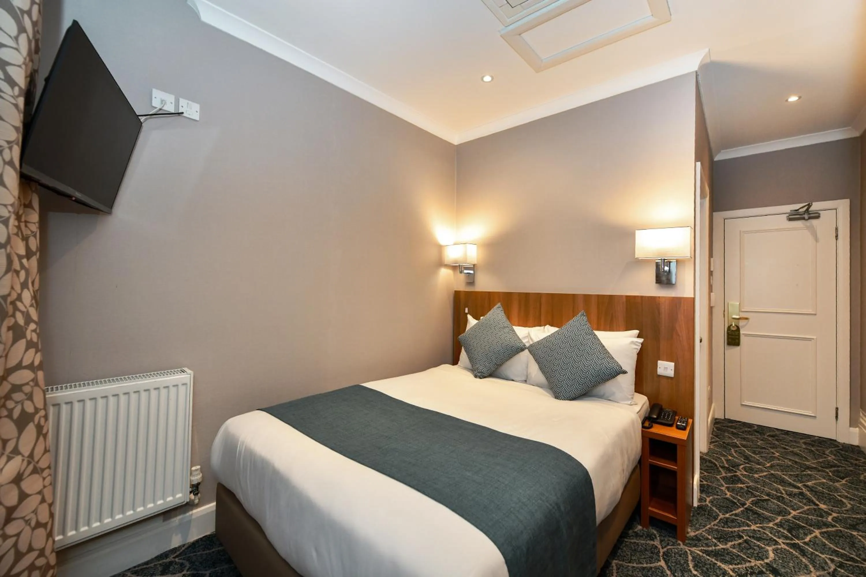 Bedroom, Bed in Park Avenue Bayswater Inn Hyde Park