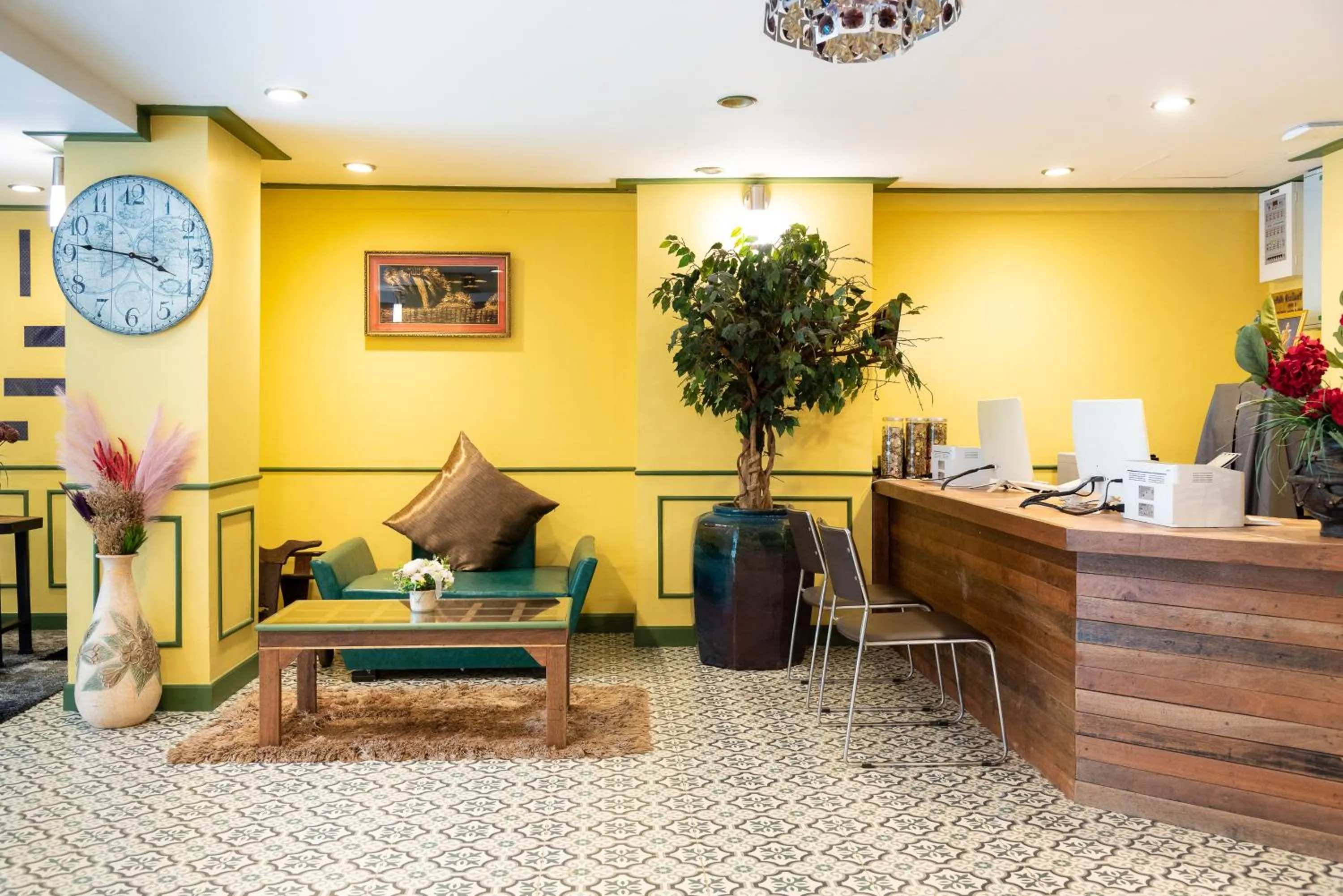 Seating area in 75 Paradise Lane Managed by Loft Group