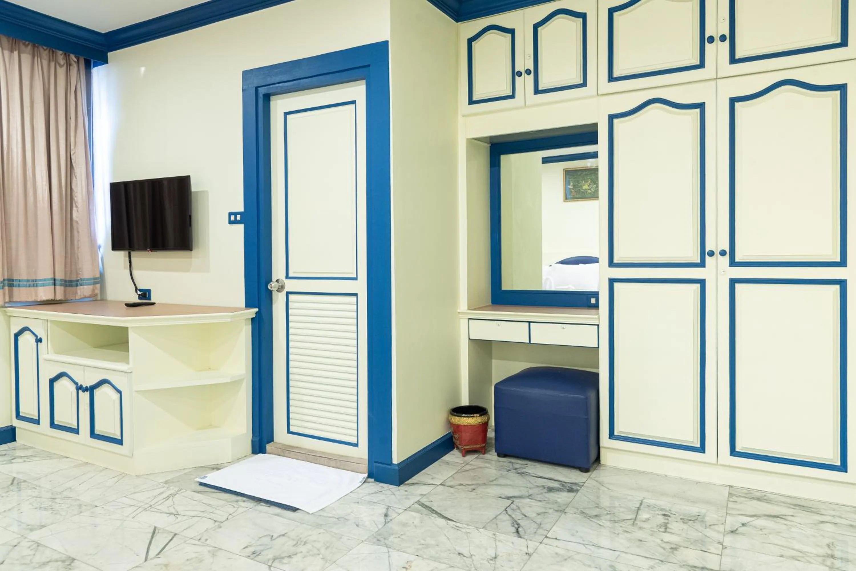 Living room in 75 Paradise Lane Managed by Loft Group