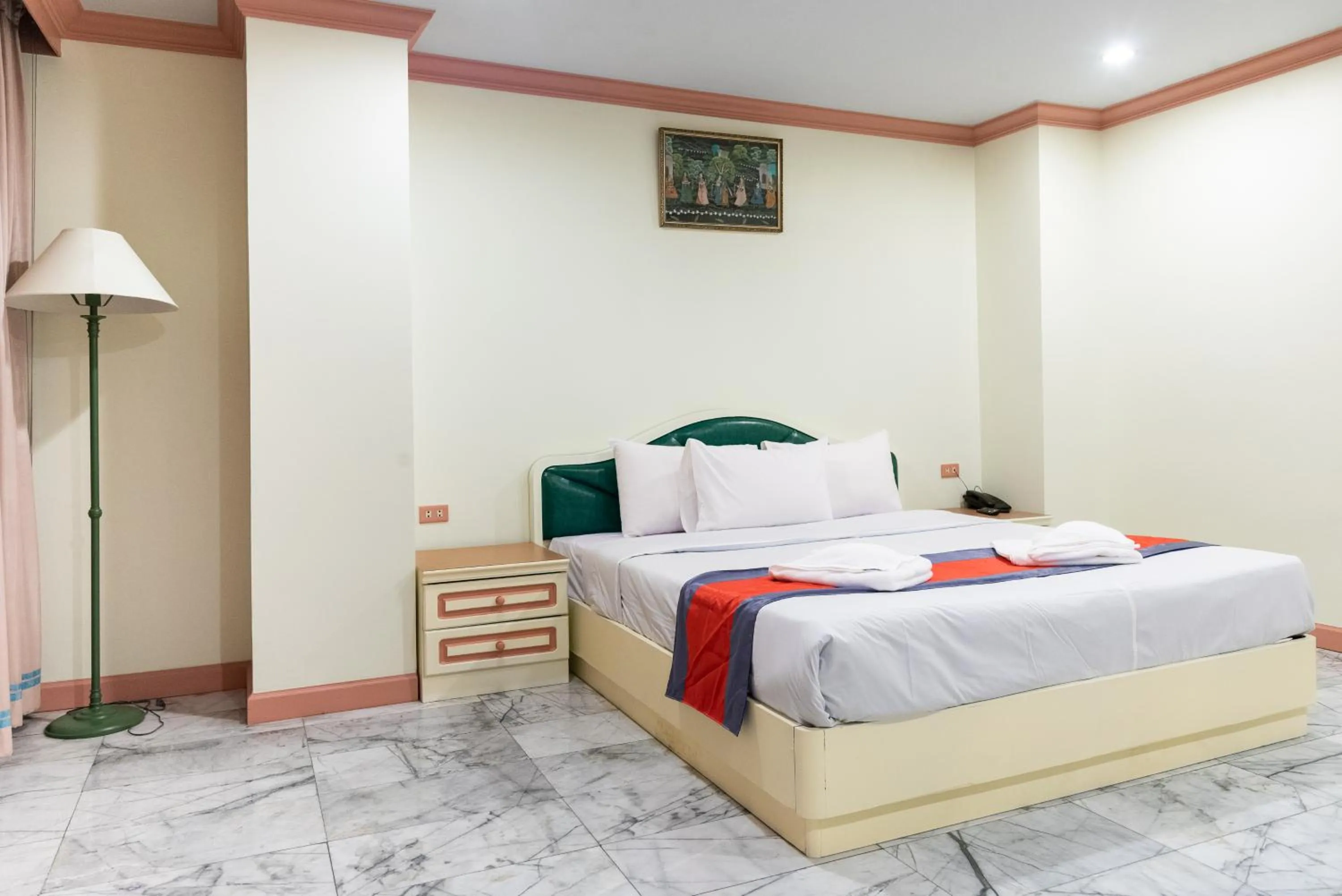 Bed in 75 Paradise Lane Managed by Loft Group