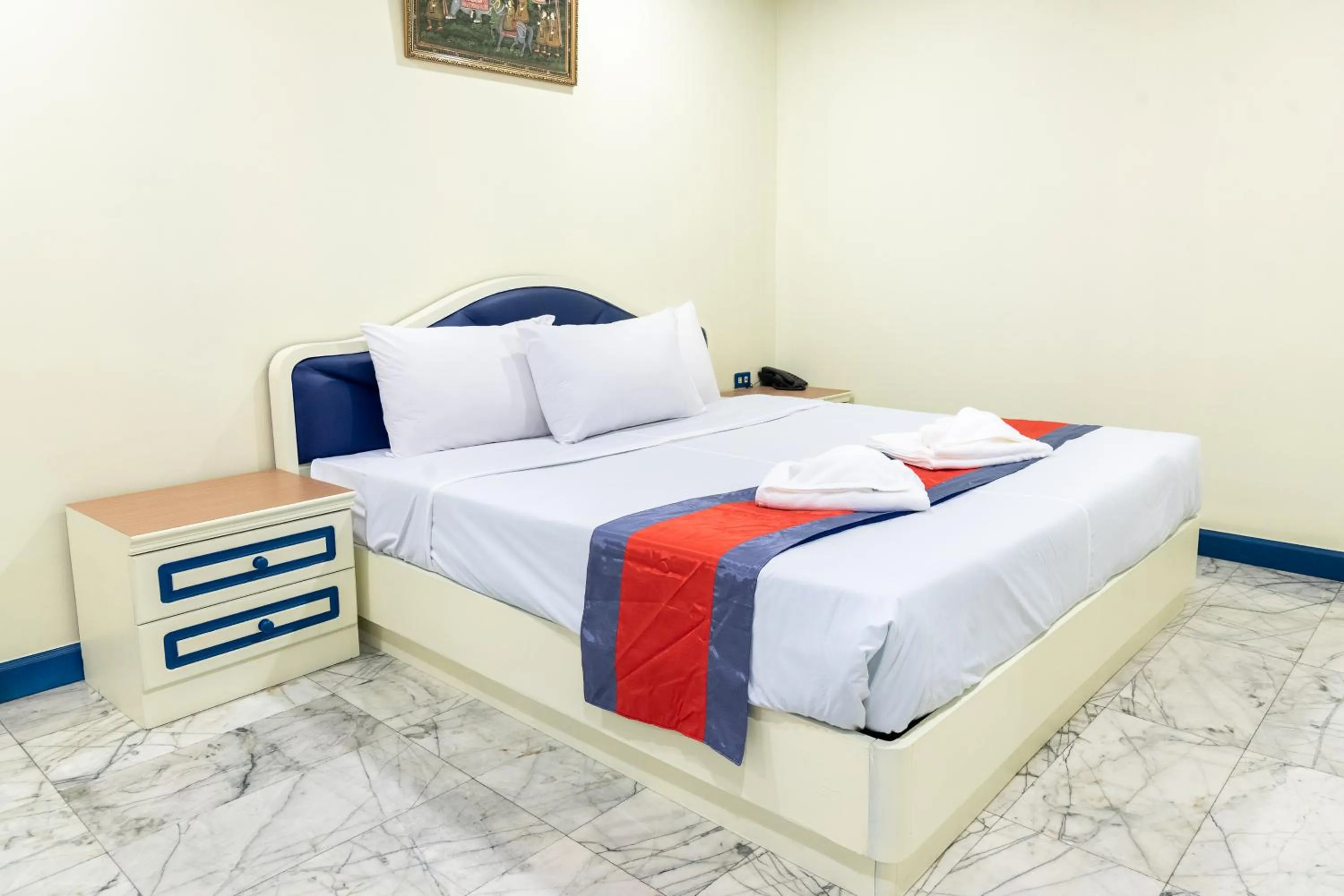 Bedroom, Bed in 75 Paradise Lane Managed by Loft Group