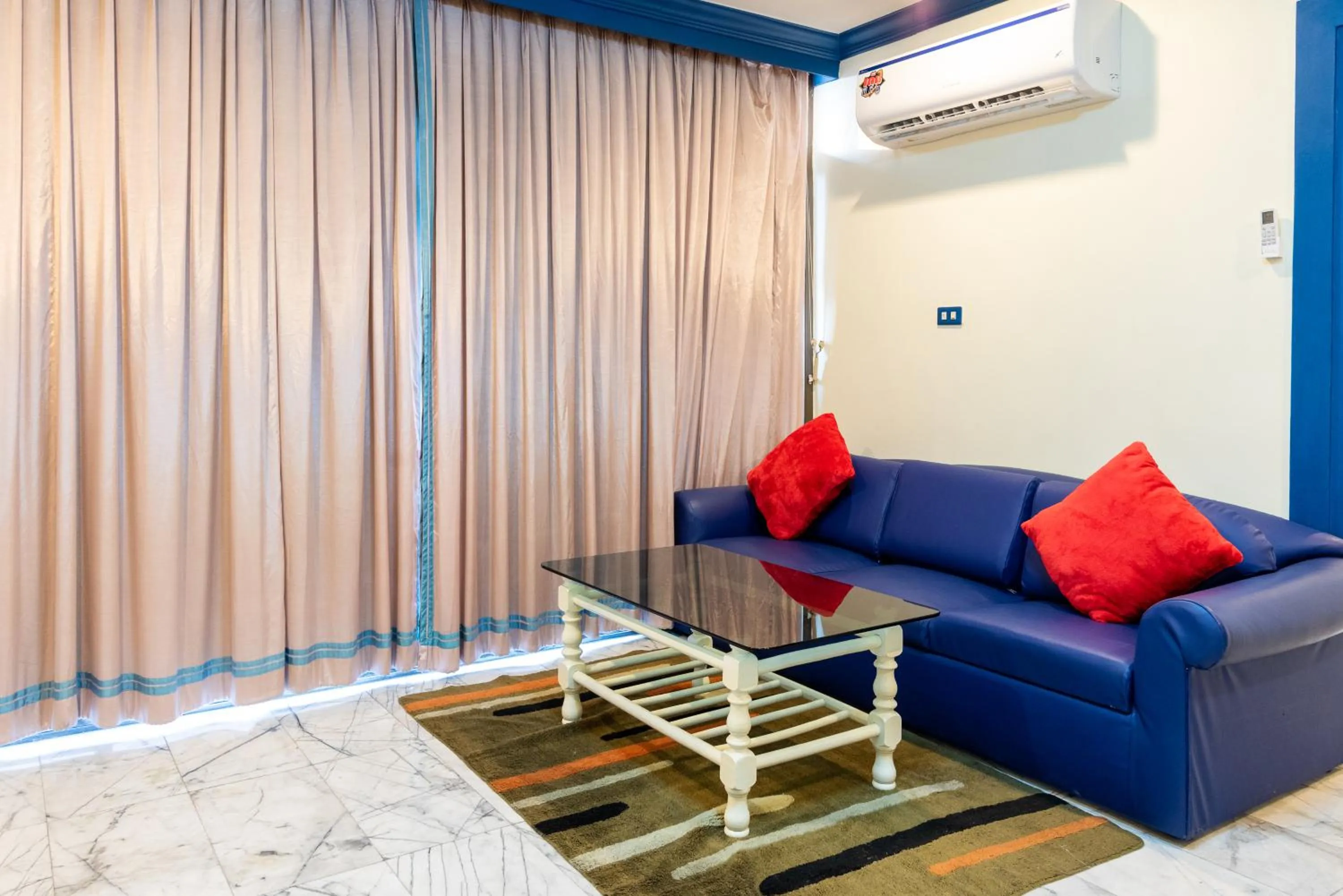 Living room in 75 Paradise Lane Managed by Loft Group