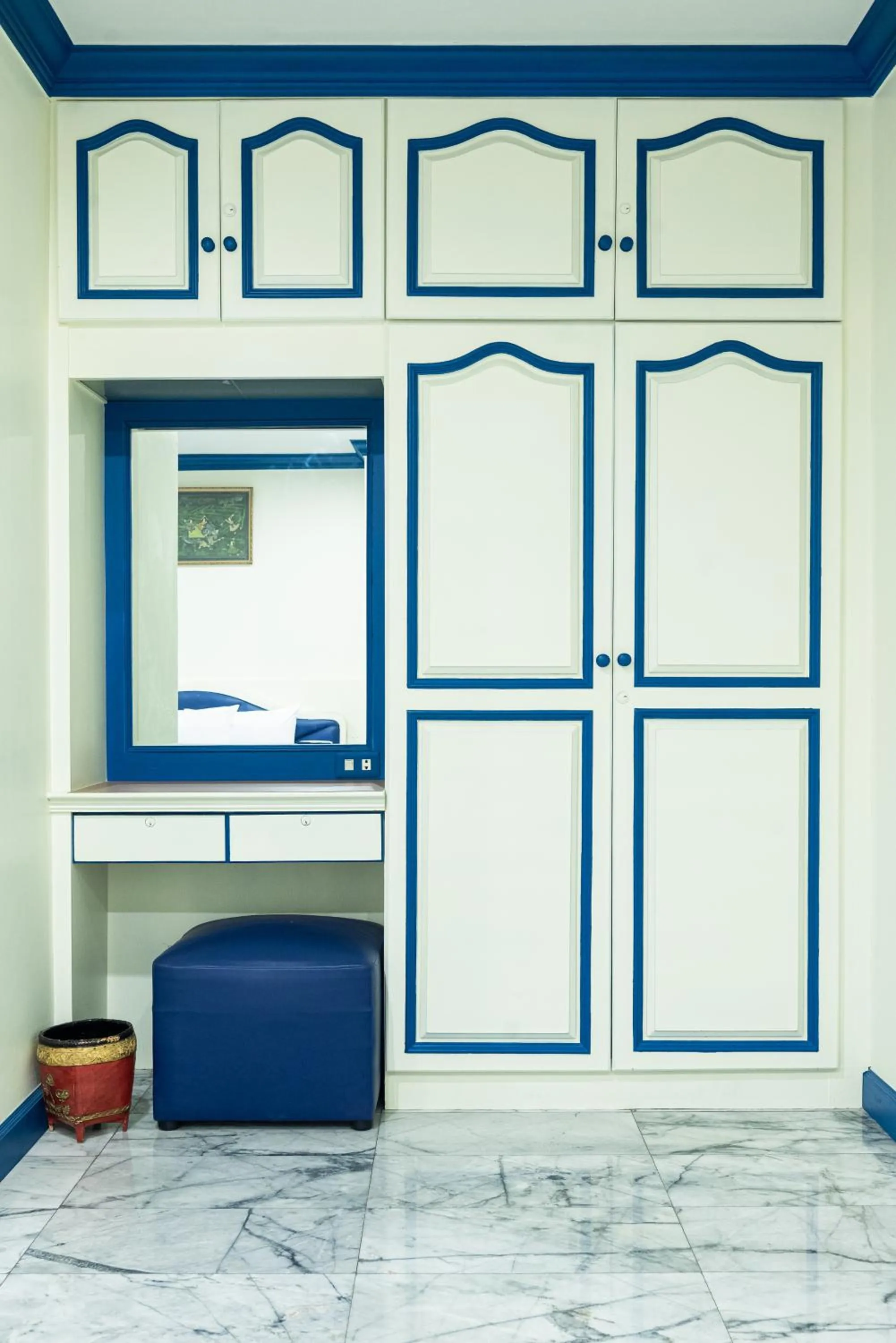 wardrobe in 75 Paradise Lane Managed by Loft Group