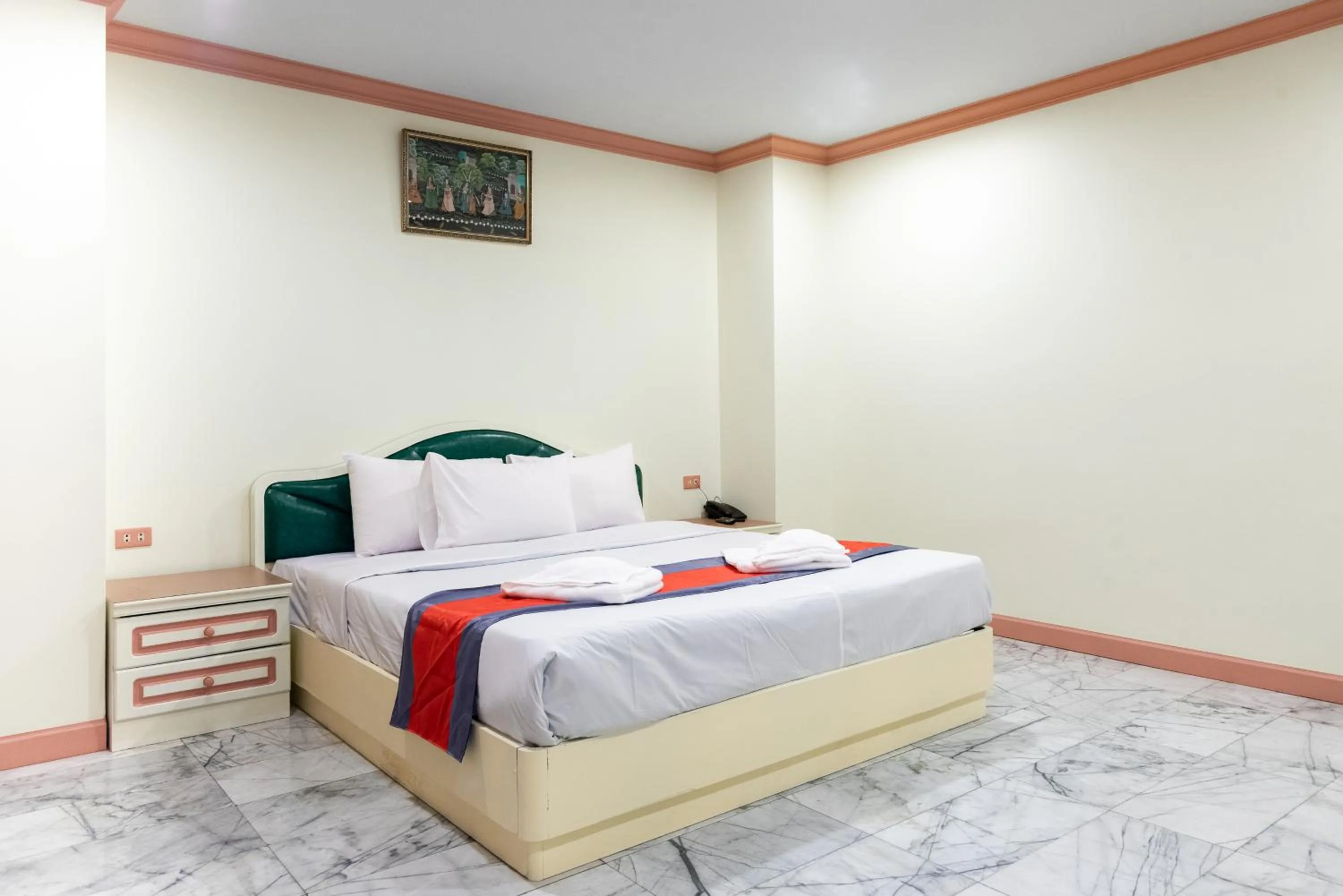 Photo of the whole room, Bed in 75 Paradise Lane Managed by Loft Group