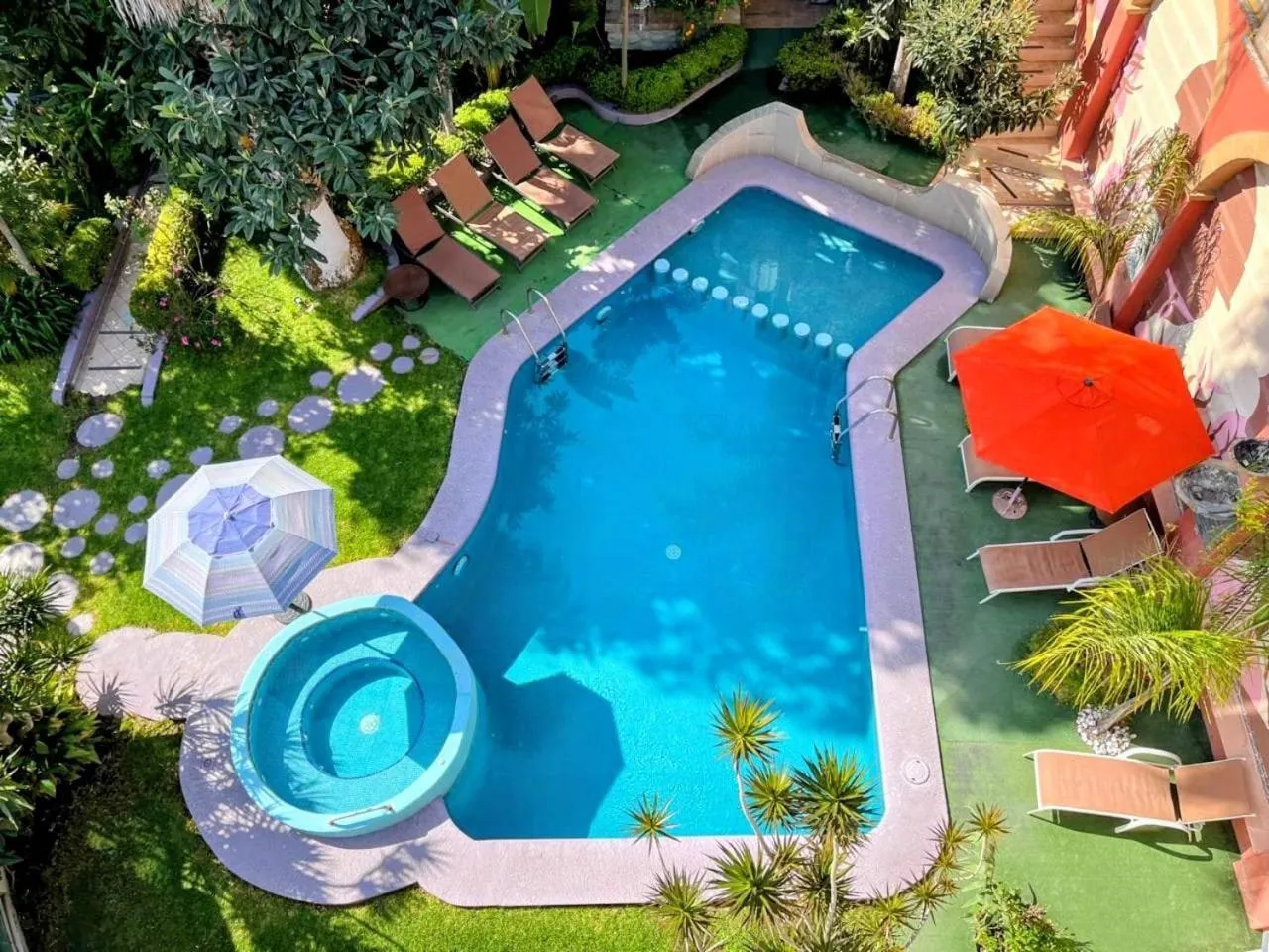 Swimming pool in Hotel Cuellar