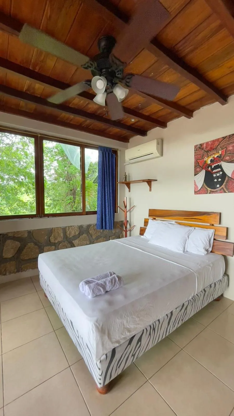 Restaurant/places to eat, Bed in Punta Hills Montanita