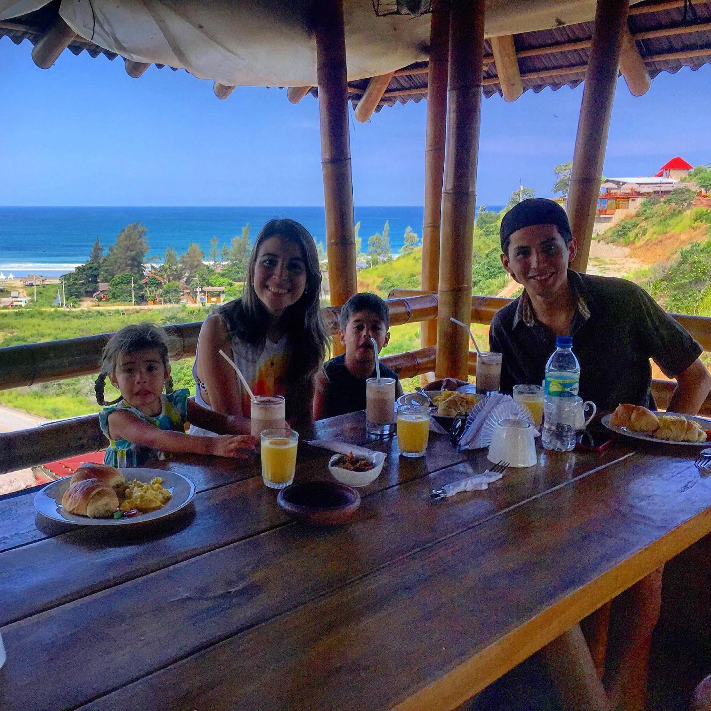 Restaurant/places to eat in Punta Hills Montanita