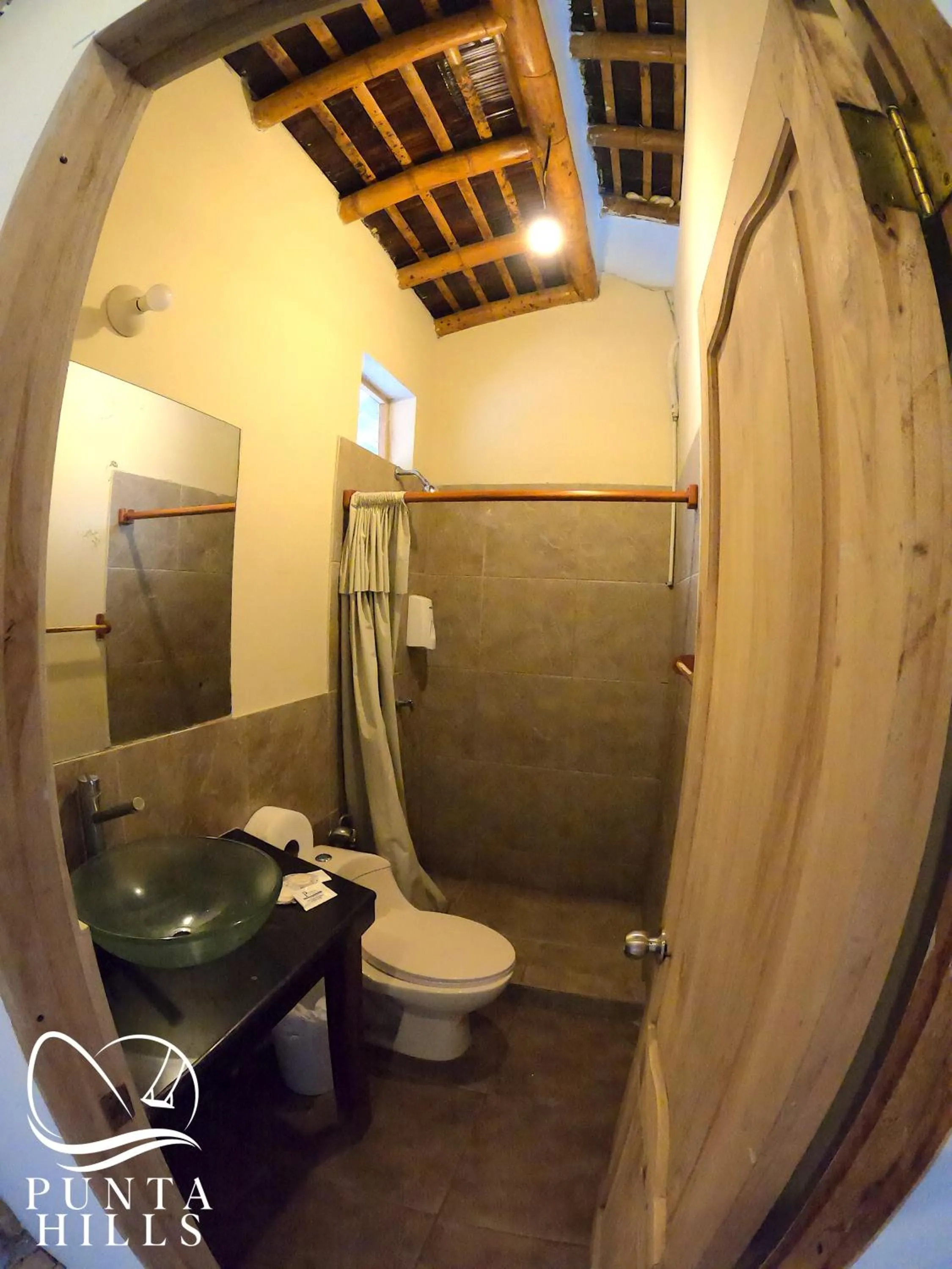 Shower in Punta Hills Montanita