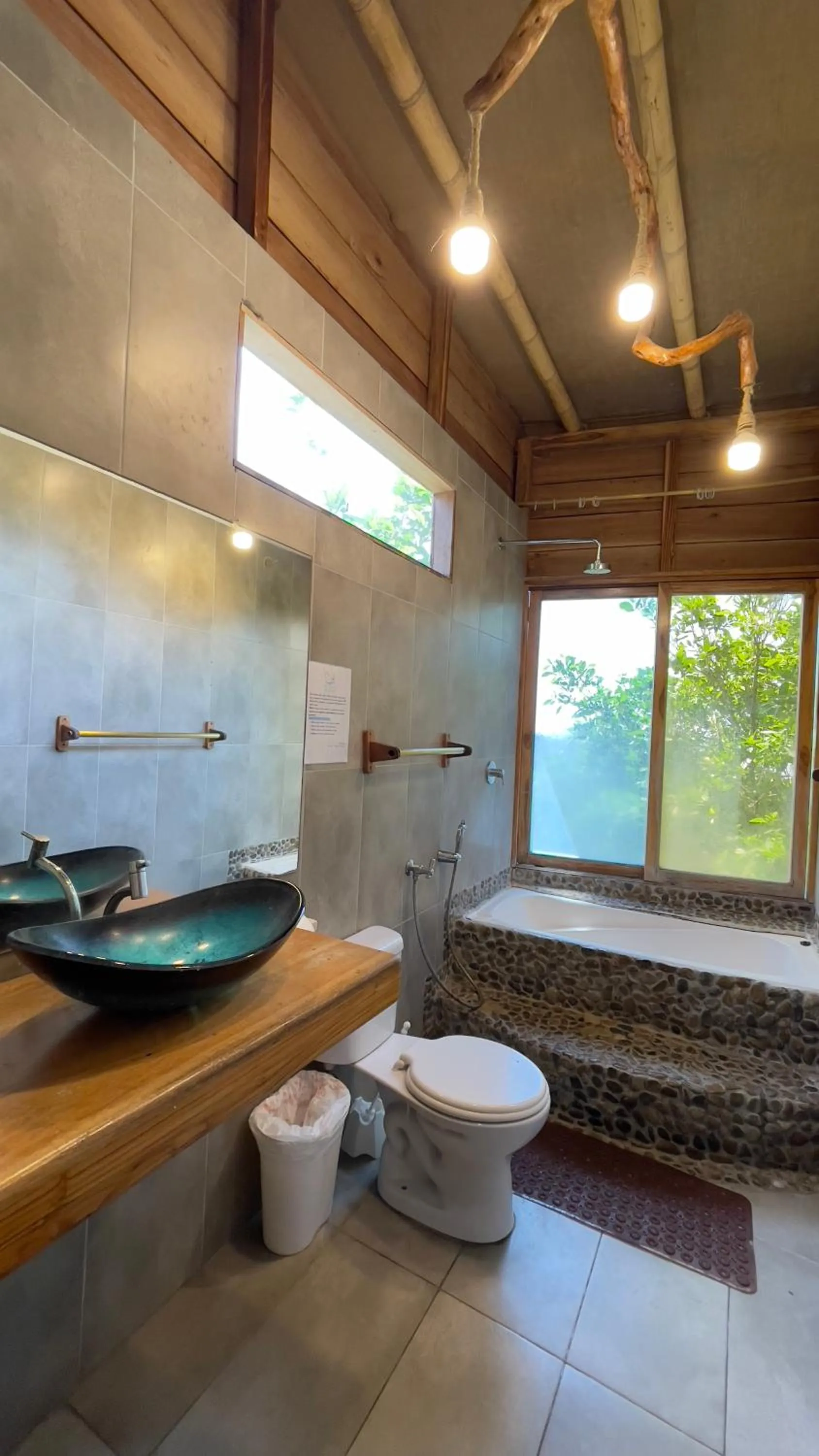 Shower in Punta Hills Montanita