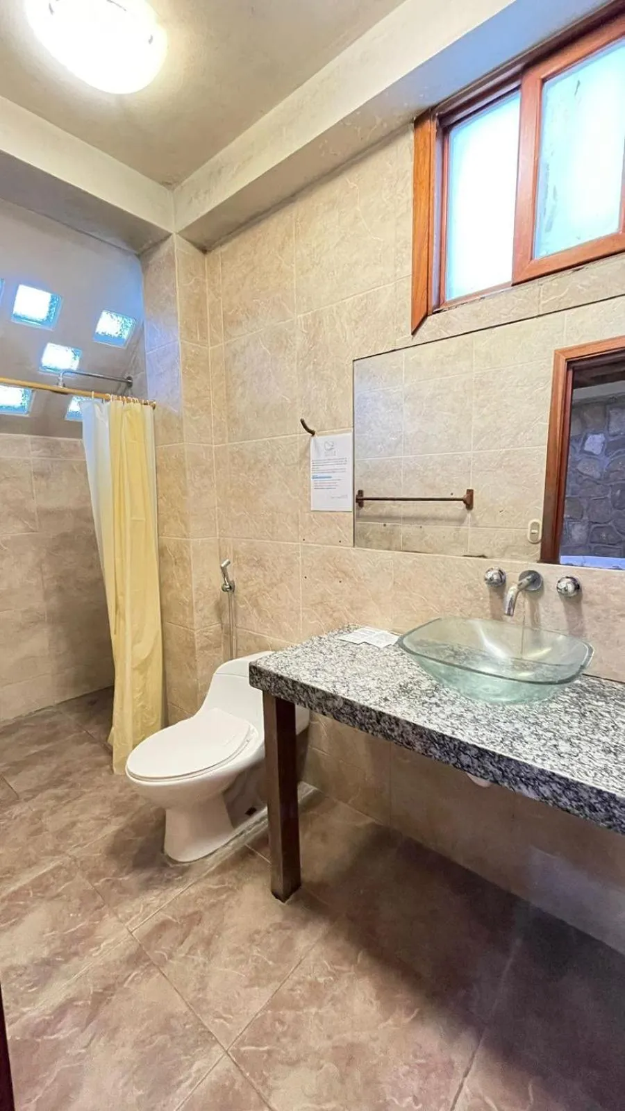 Shower in Punta Hills Montanita