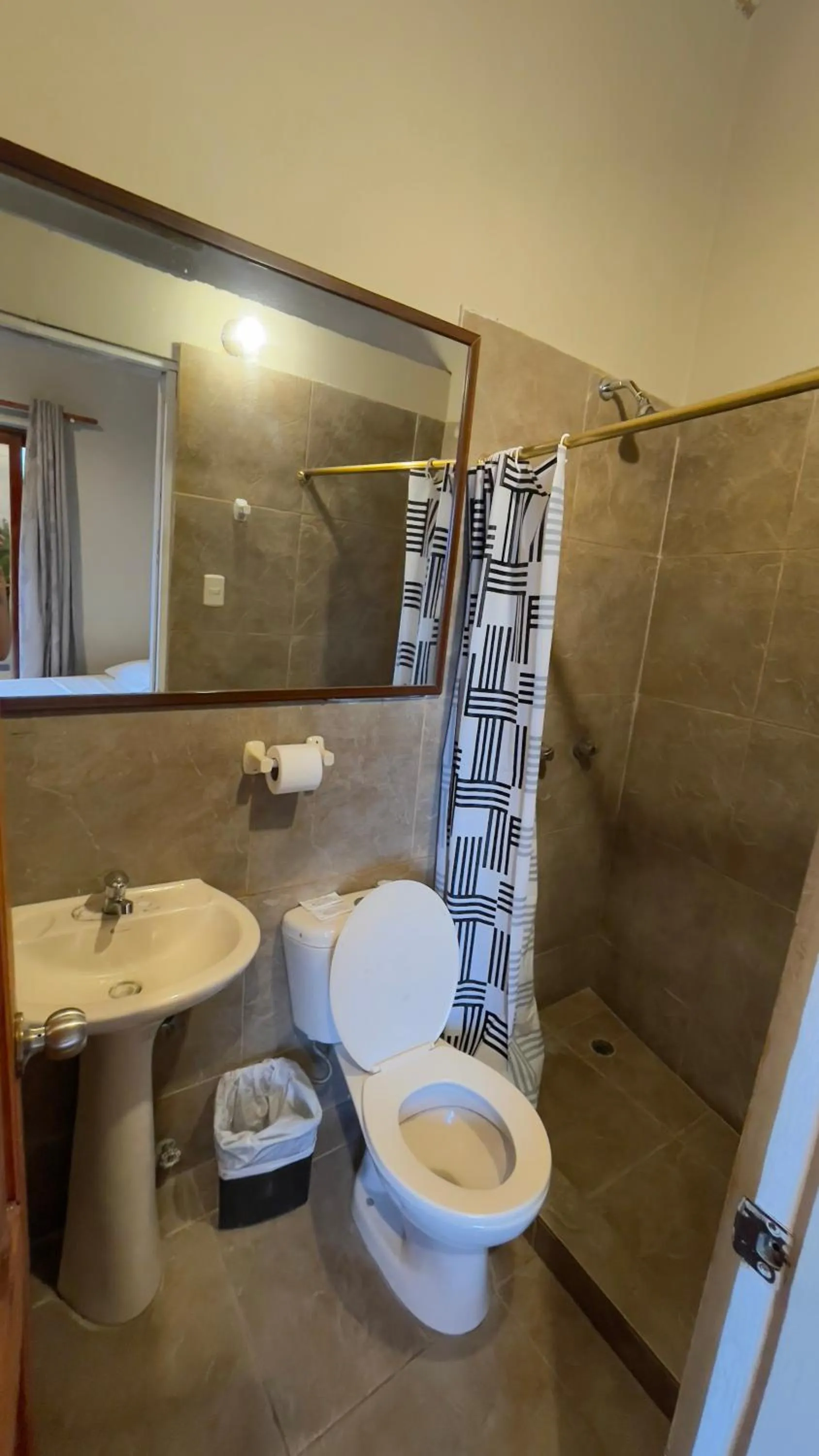 Shower in Punta Hills Montanita