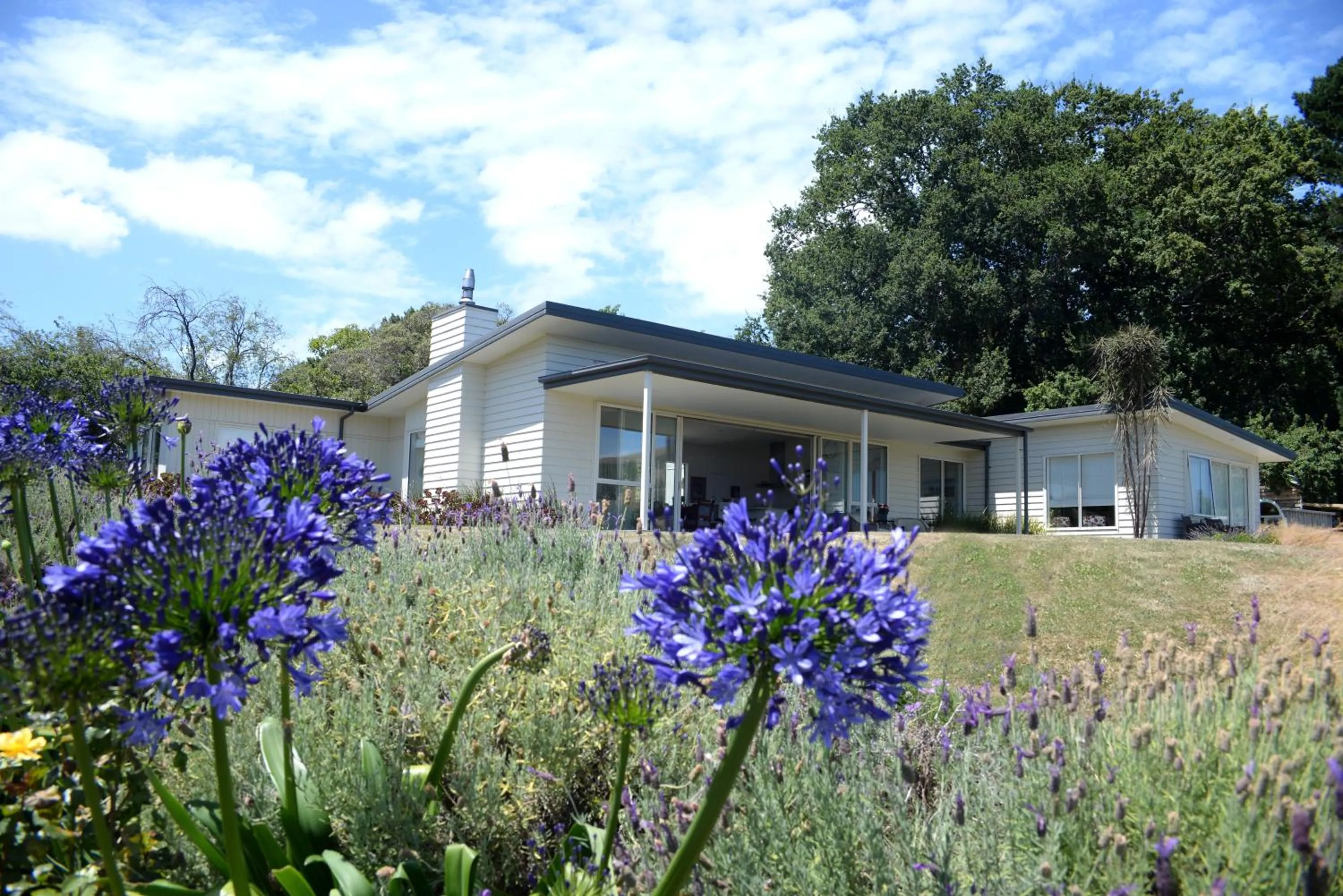 Property building in L'abri Bed and Breakfast