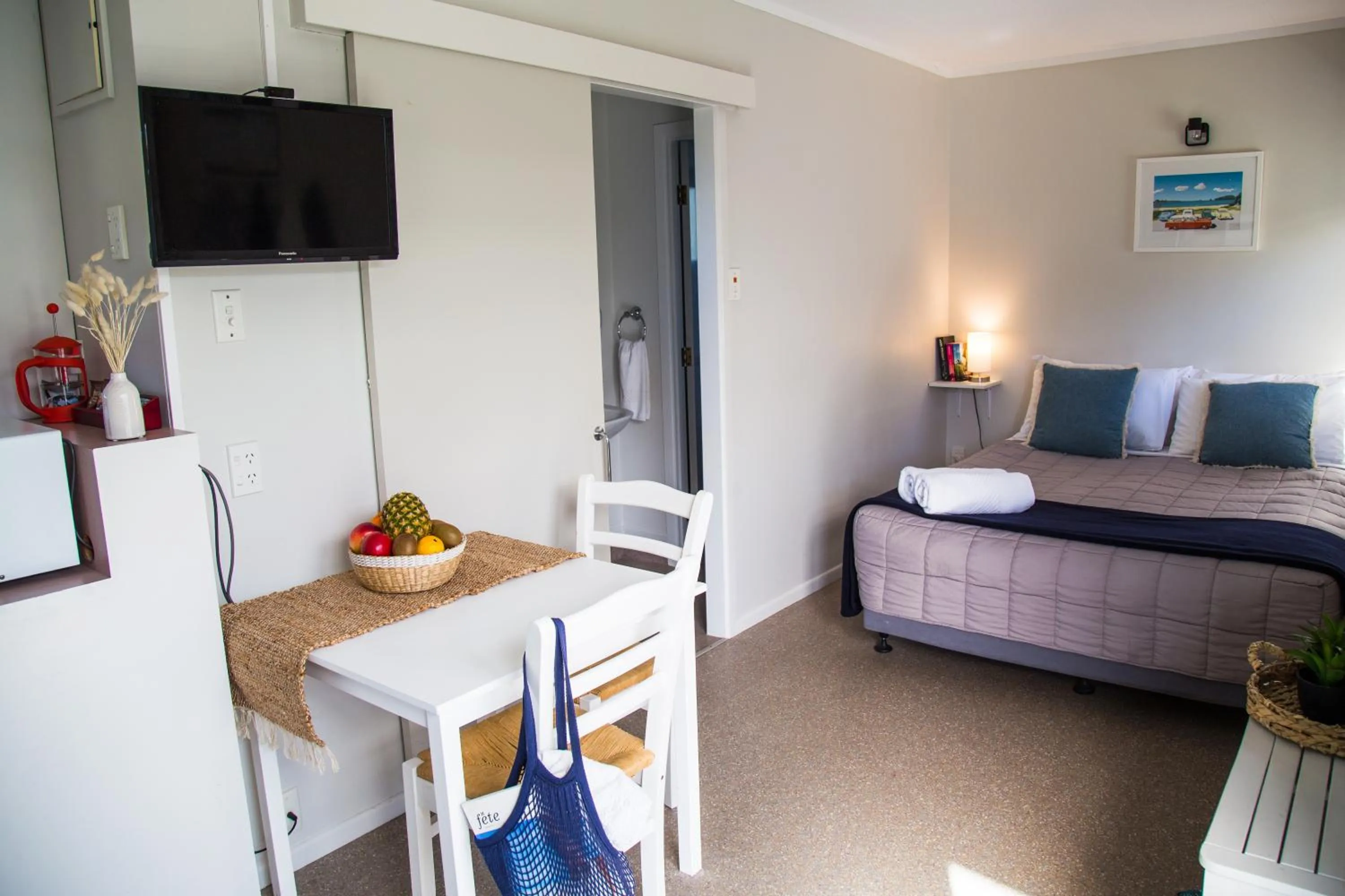 BBQ facilities, Bed in Hahei Beach Resort