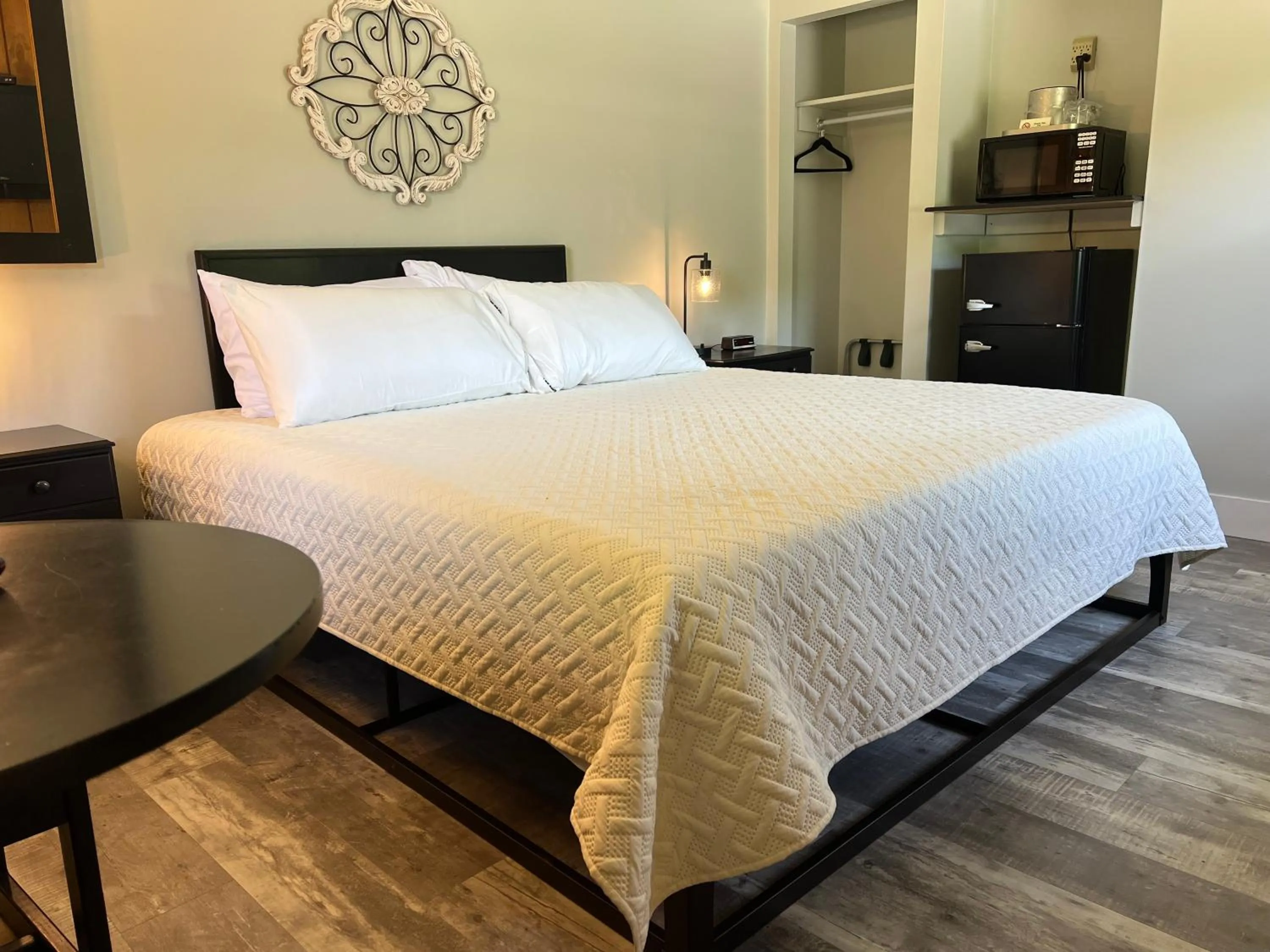 Bed in Colton Point Motel