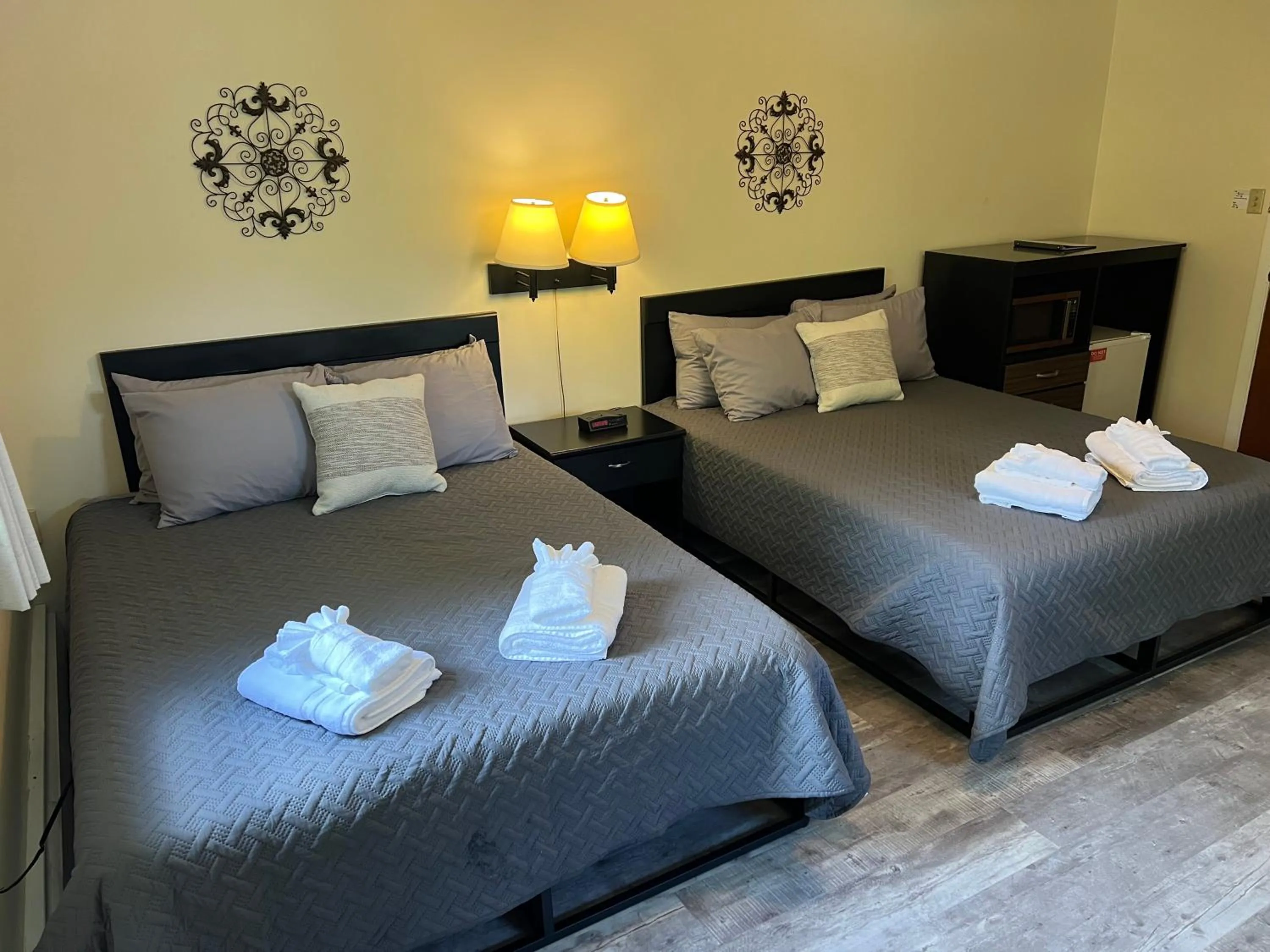 Bed in Colton Point Motel