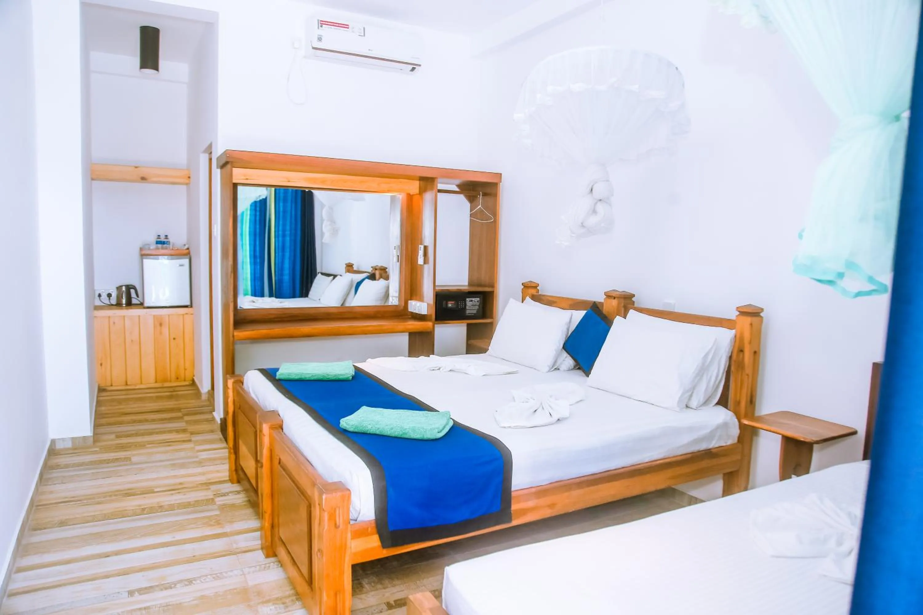 Bed in Surf Sea Breeze