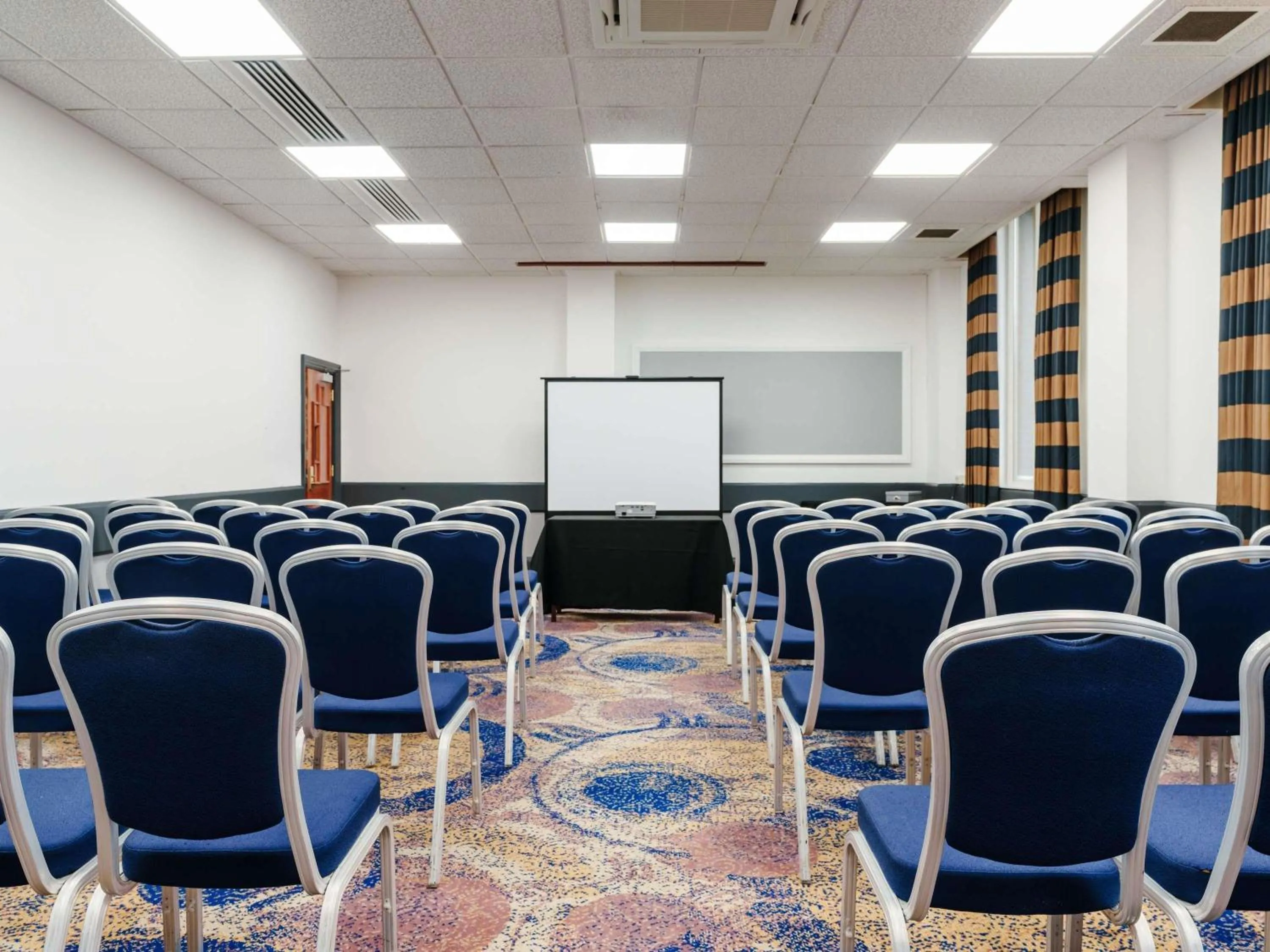 Meeting/conference room in Mercure Daventry Court Hotel
