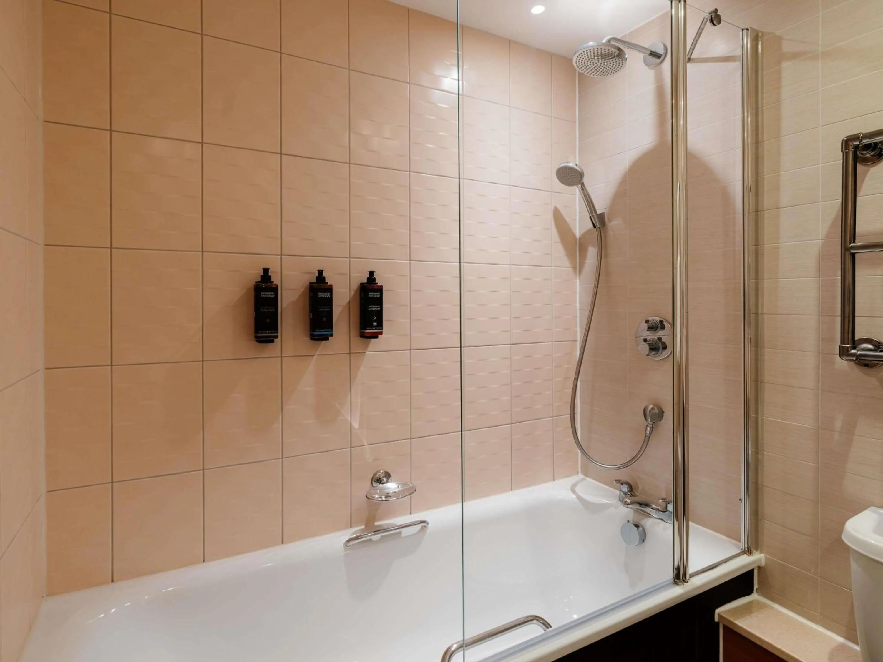 Bedroom in Mercure Daventry Court Hotel